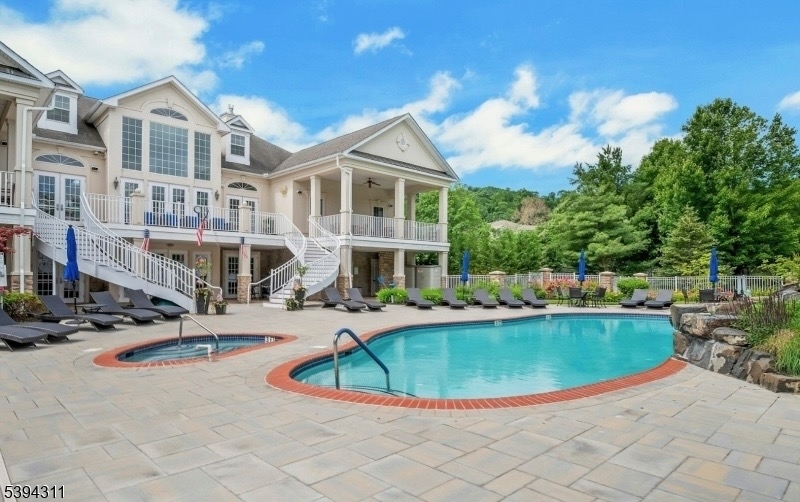 Cedar Grove Twp., New Jersey, 07009, United States, 2 Bedrooms Bedrooms, ,2 BathroomsBathrooms,Residential,For Sale,1989209