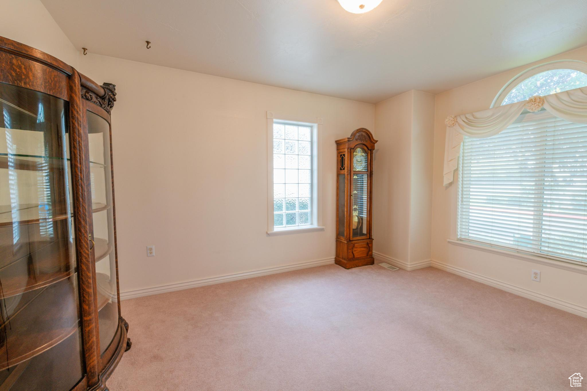 Orem, Utah, 84057, United States, 5 Bedrooms Bedrooms, ,2 BathroomsBathrooms,Residential,For Sale,1960499