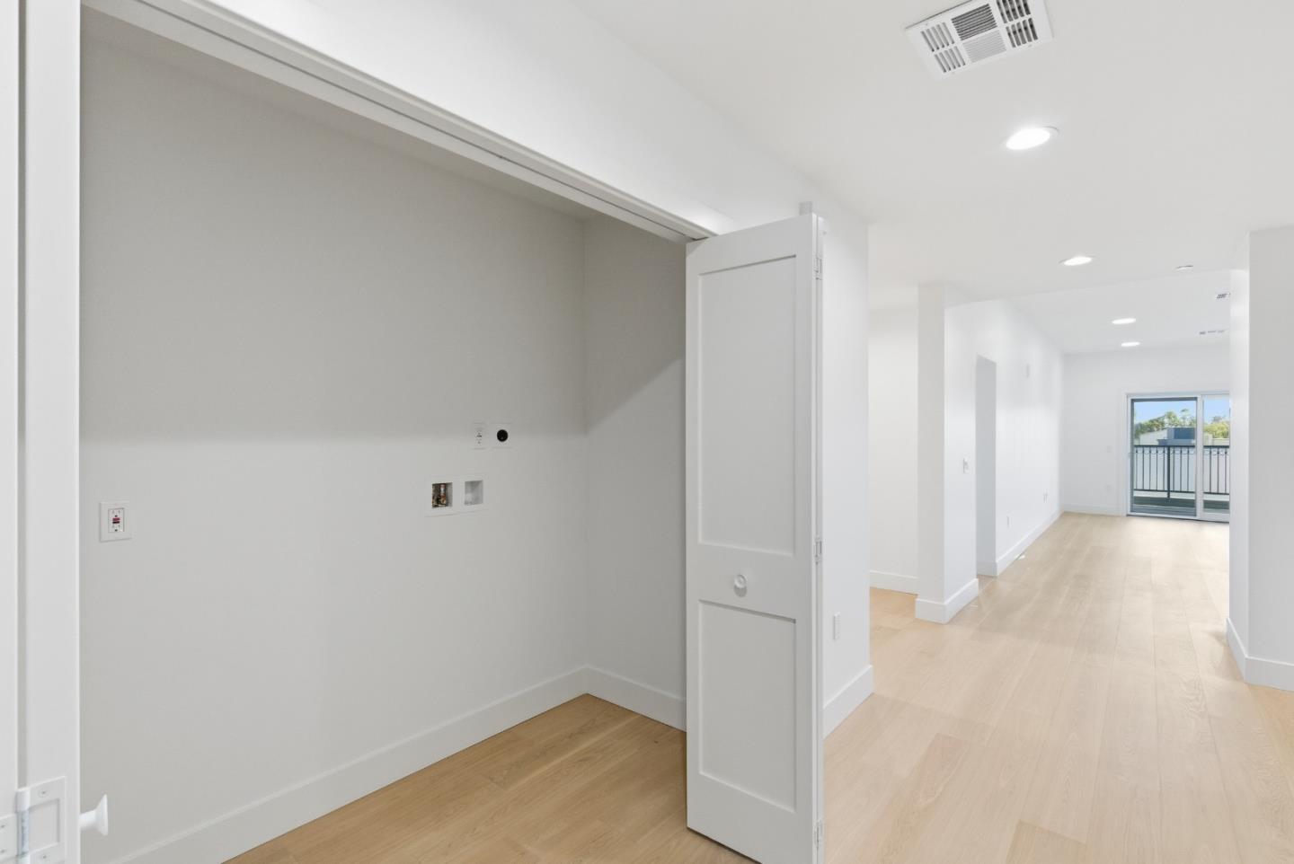 San Carlos, California, 94070, United States, 2 Bedrooms Bedrooms, ,3 BathroomsBathrooms,Residential,For Sale,2002922