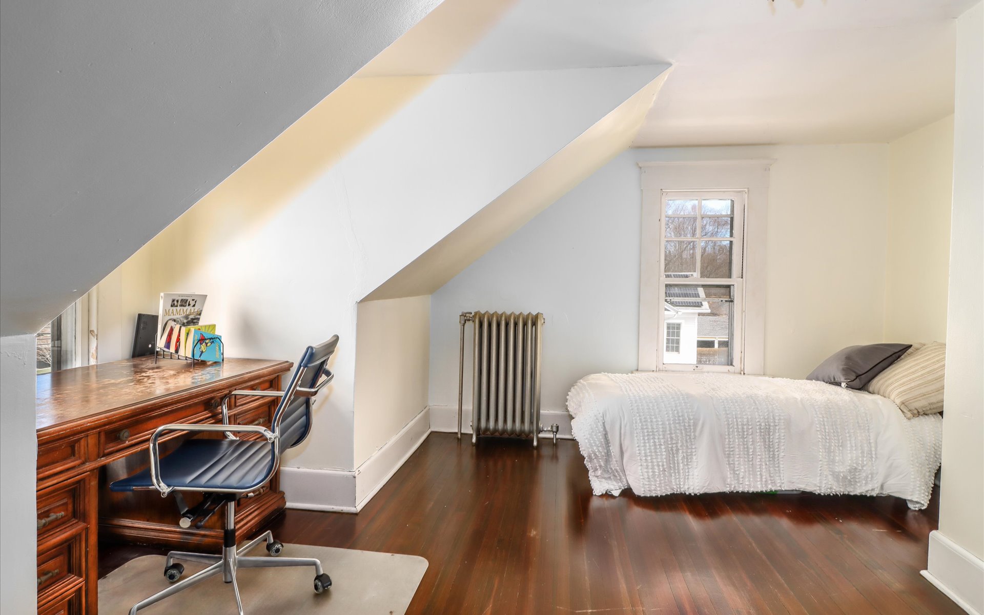  Historic 1918 Colonial with Geothermal + Solar Innovation - 物件實景