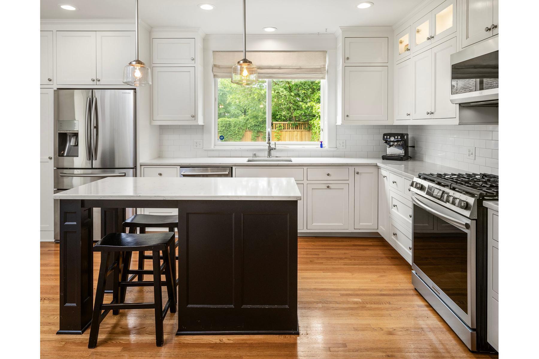 Minneapolis, Minnesota, 55403, United States, 3 Bedrooms Bedrooms, ,2 BathroomsBathrooms,Residential,For Sale,1901965
