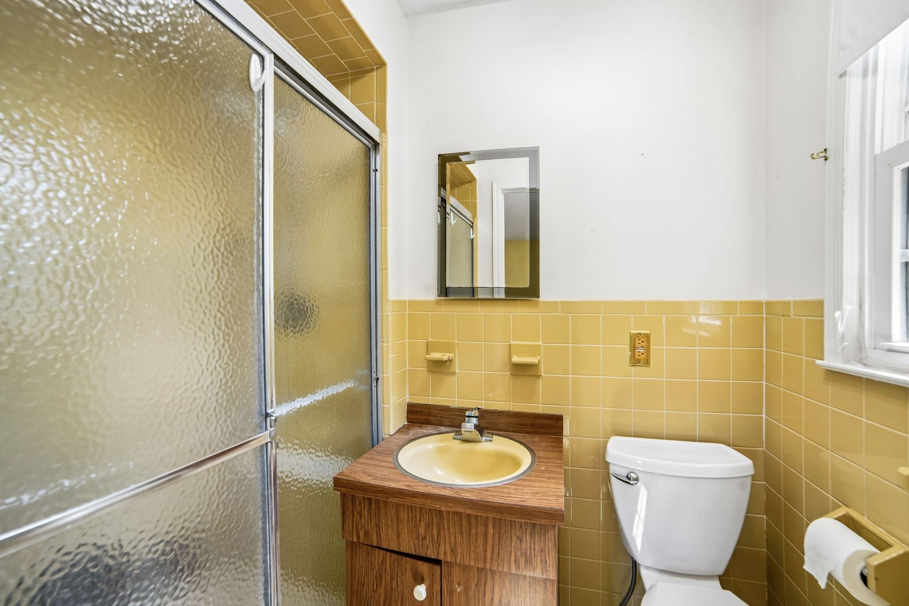  ?Oak Park? Bi-Level Provides Space Location and Long-Term Value - 物件實景