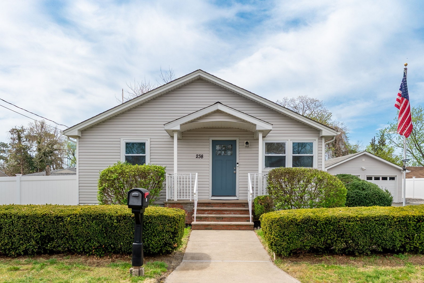  Renovated ranch on an oversized lot - 物件實景