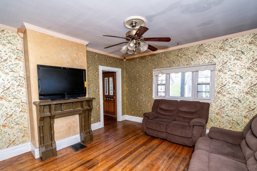 Malden, Massachusetts, 02148, United States, 4 Bedrooms Bedrooms, ,2 BathroomsBathrooms,Residential,For Sale,1986308