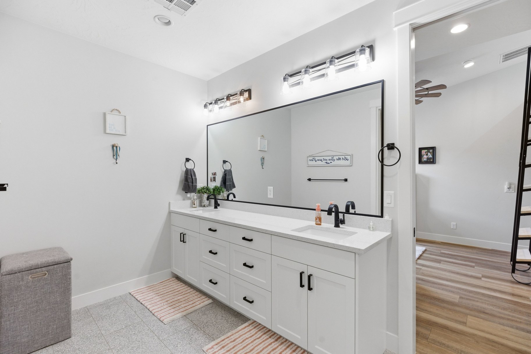  5 Acres • Two Homes In One • Horse Property With Flexible Living Options - 物件實景