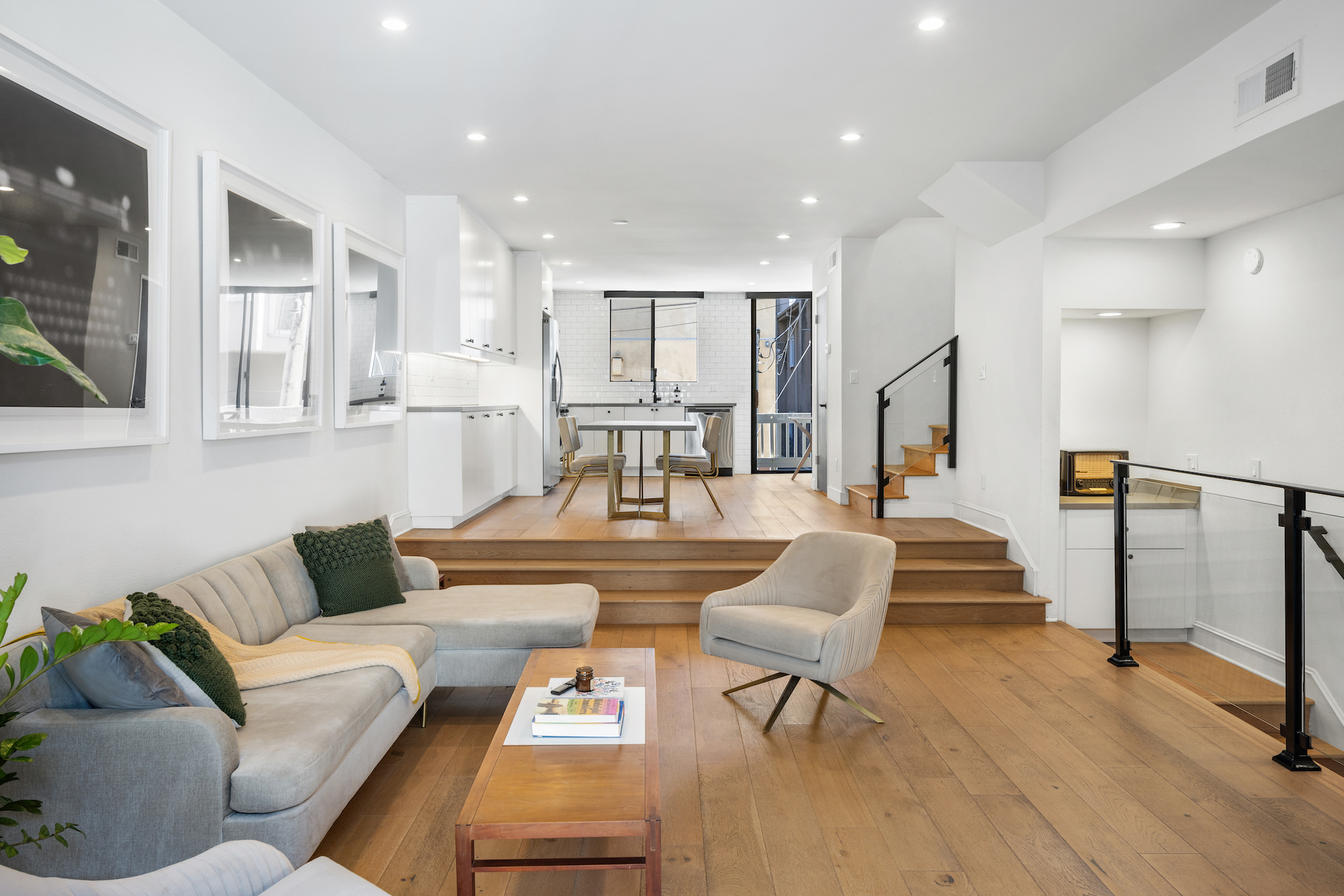 Los Angeles, California, 90025, United States, 2 Bedrooms Bedrooms, ,3 BathroomsBathrooms,Residential,For Sale,1860542
