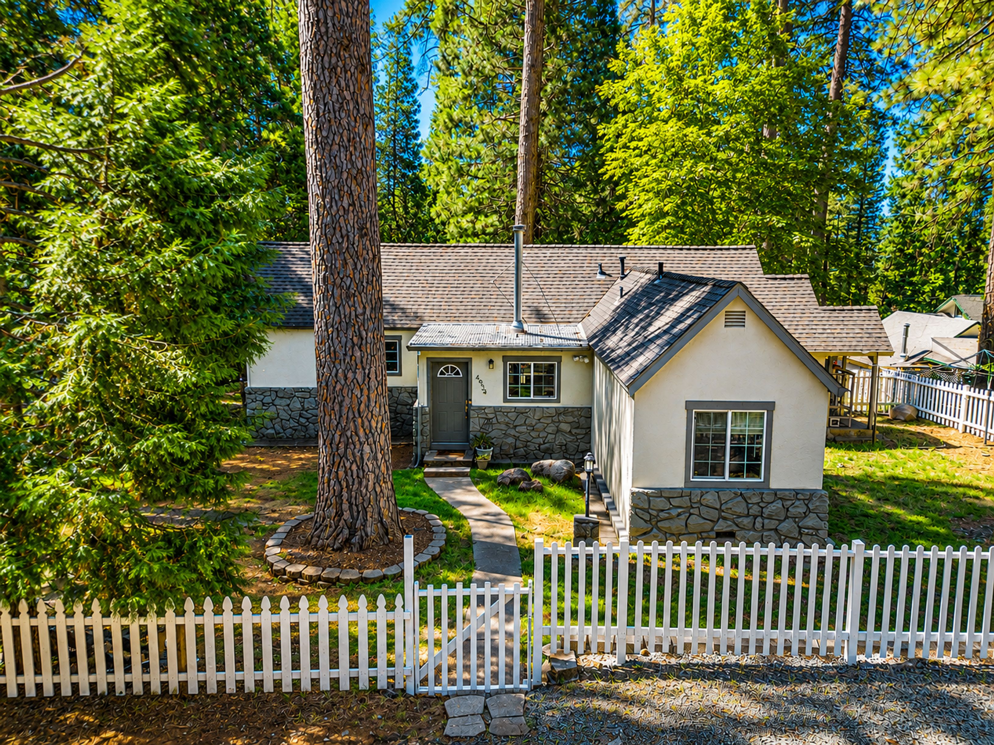  4934 Cedar Drive, Camino, CA 95709 - 物件實景