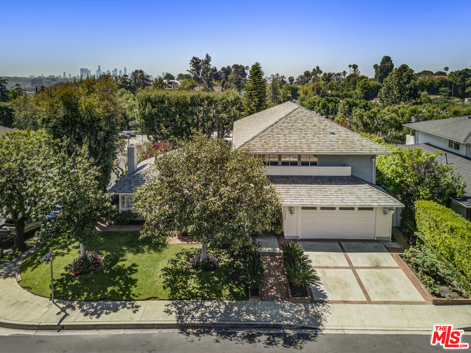 Los Angeles, California, 90027, United States, 4 Bedrooms Bedrooms, ,4 BathroomsBathrooms,Residential,For Sale,1918176