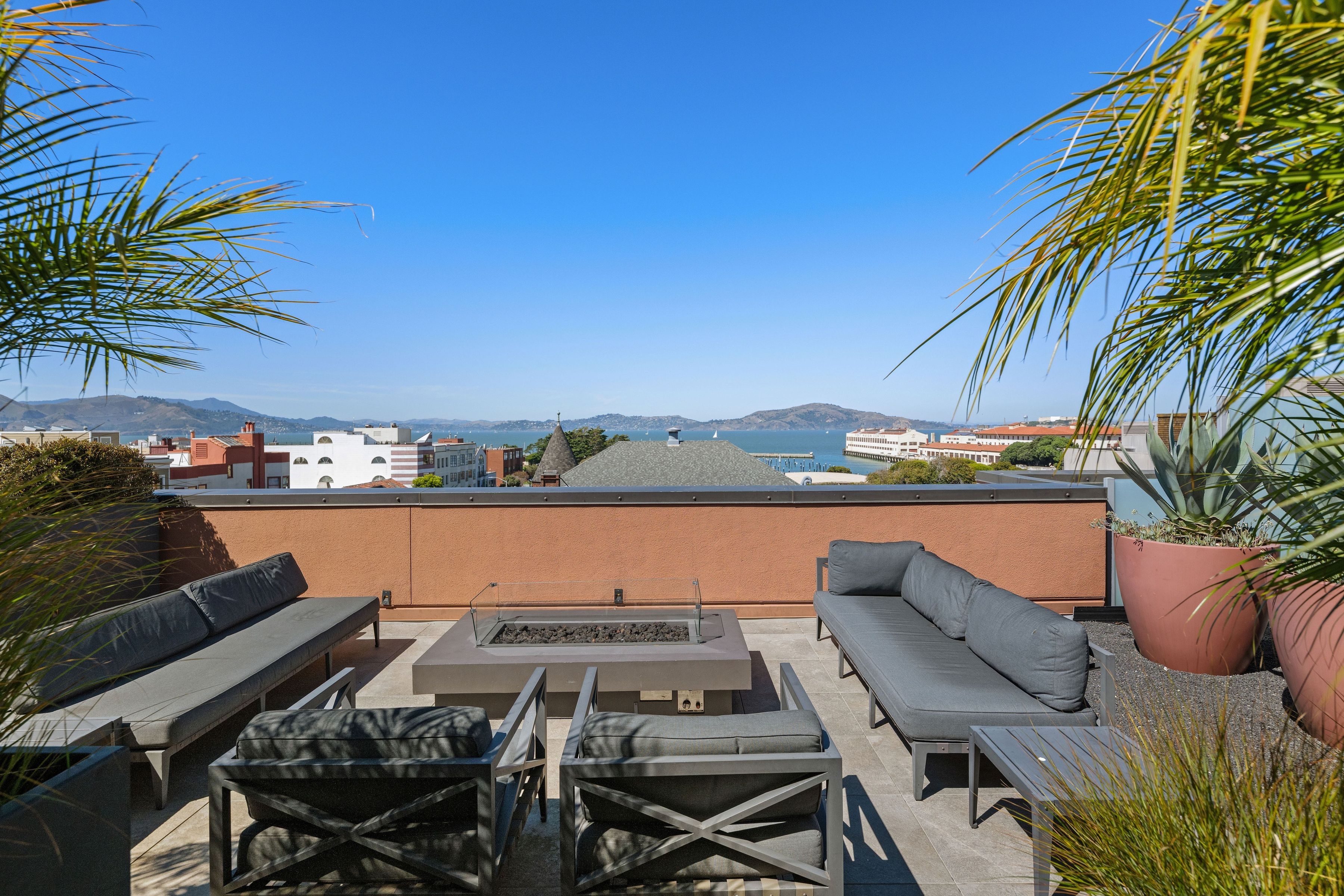  1598 Bay Street #205 - 物件實景