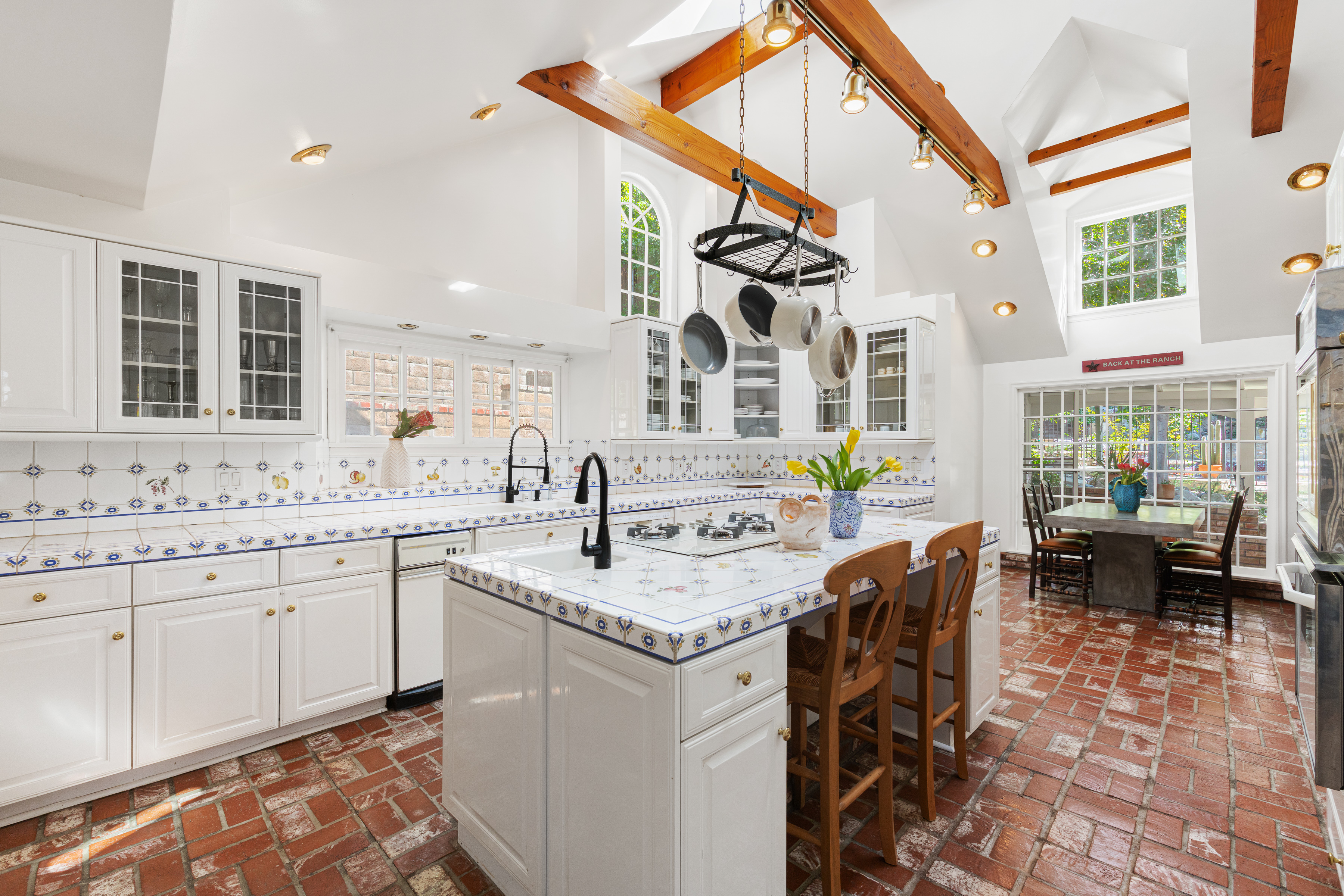  4650 Encino Avenue - 物件實景