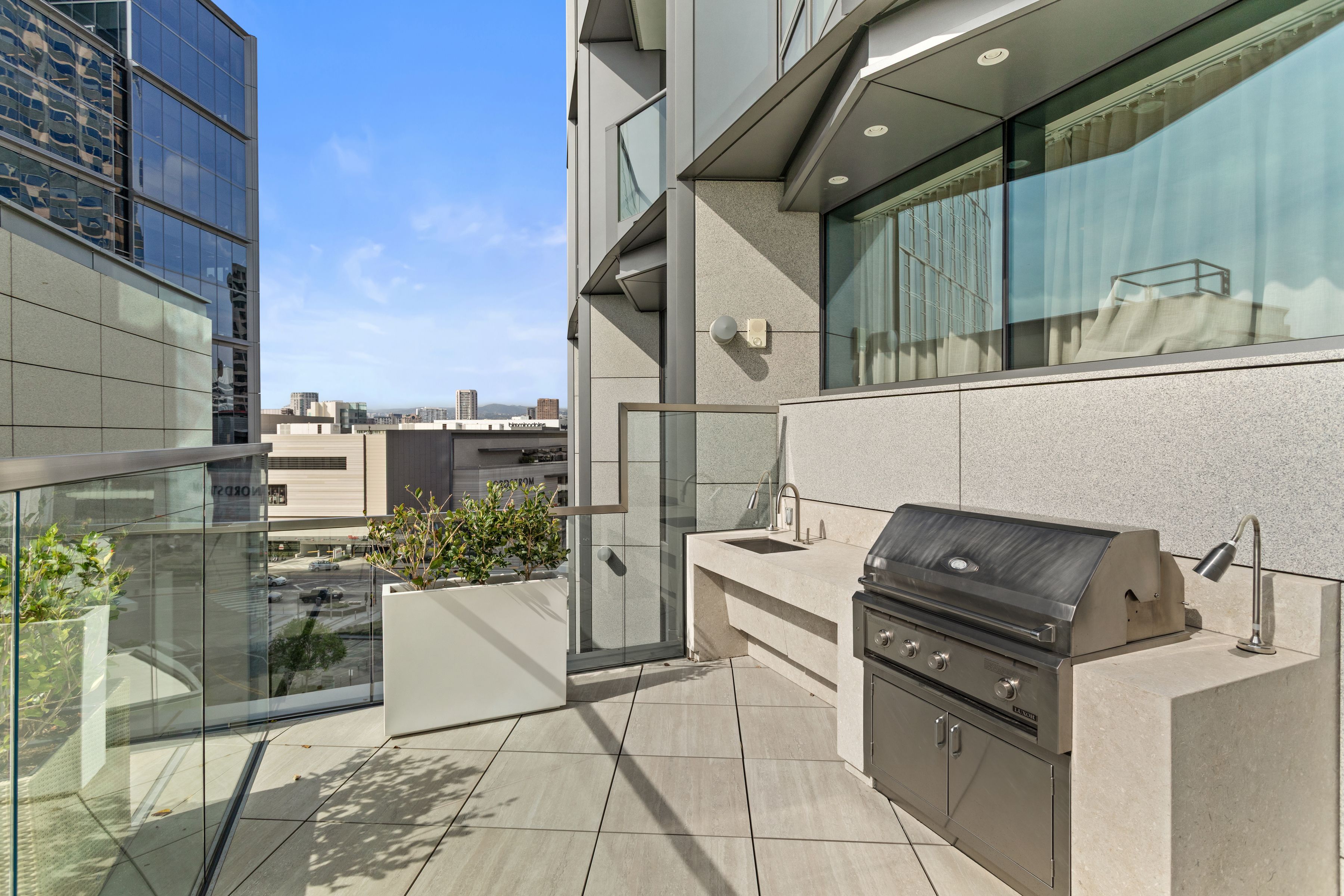  211 West Elm Court - 物件實景
