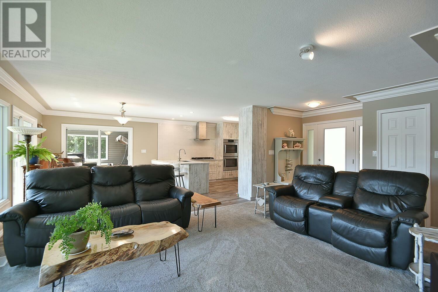 MADEIRA PARK, British Columbia, V0N 2H1, CA, 3 Bedrooms Bedrooms, ,3 BathroomsBathrooms,Residential,For Sale,1837526