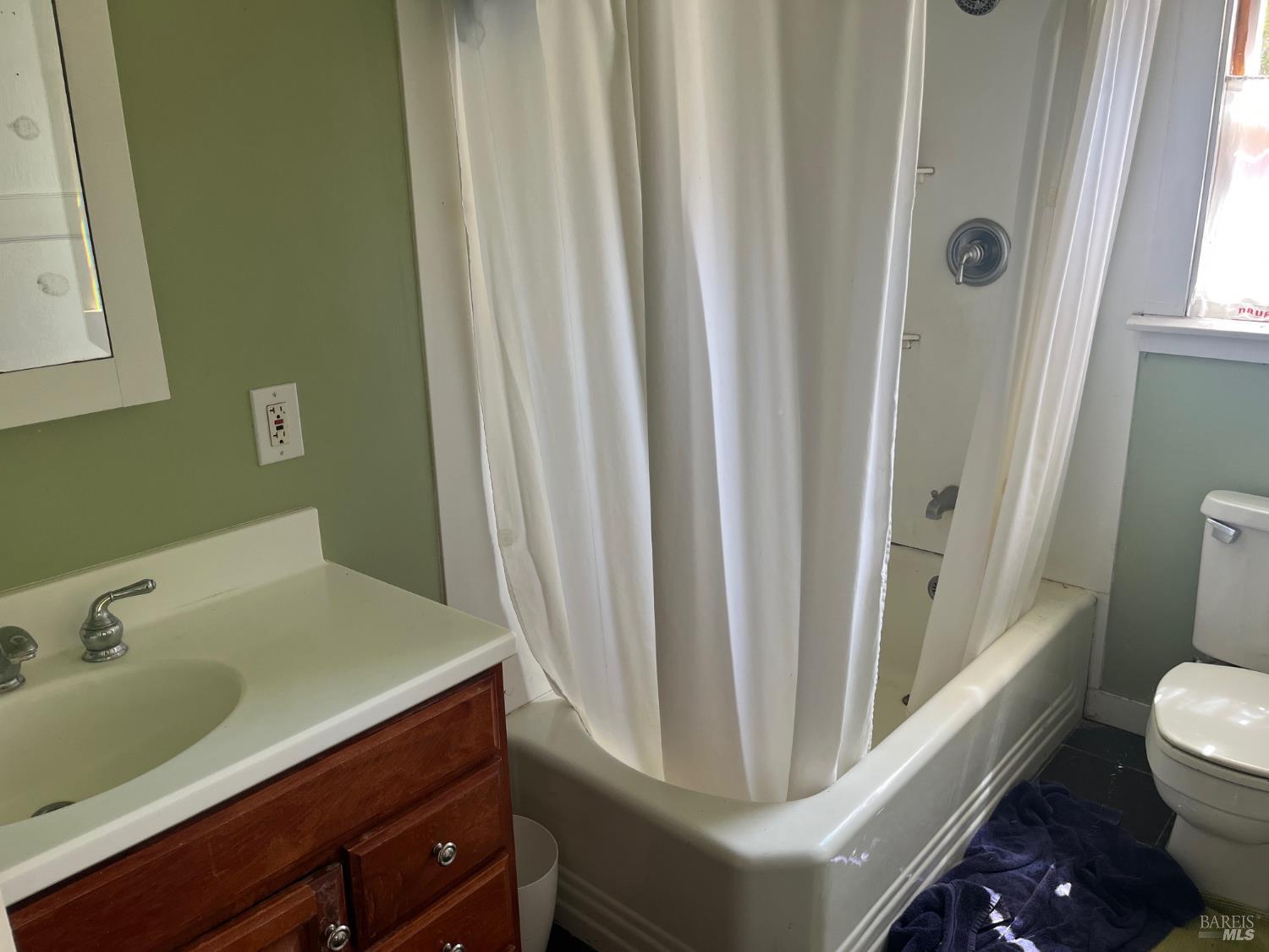 Guerneville, California, 95446, United States, 2 Bedrooms Bedrooms, ,2 BathroomsBathrooms,Residential,For Sale,1913685