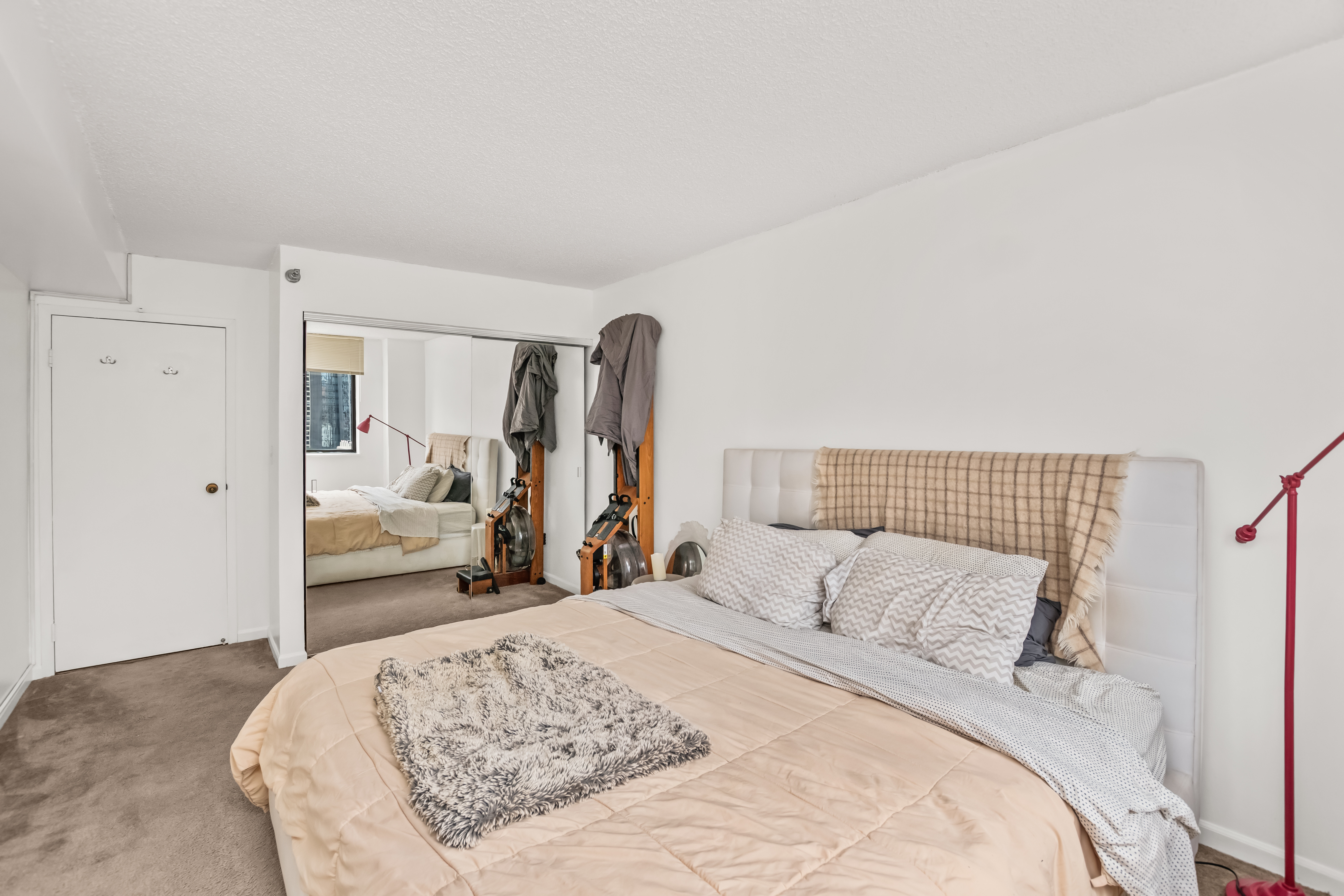  Experience Elevated City Living in this Spacious Southwest Corner Condo - 物件實景