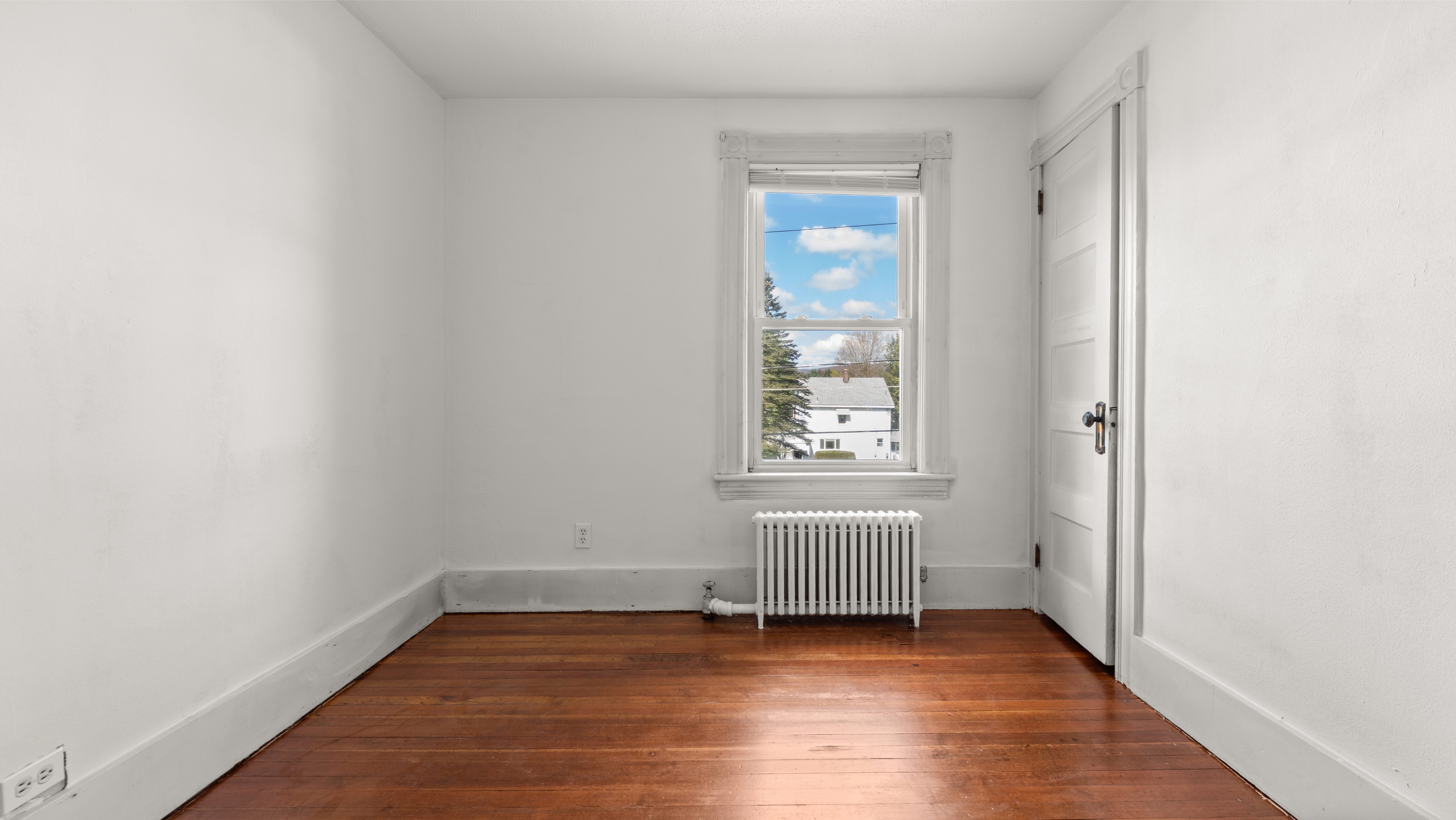  Charming 3 Bedroom, 1.5 Bath Colonial with Space, Style, & Recent Improvements - 物件實景