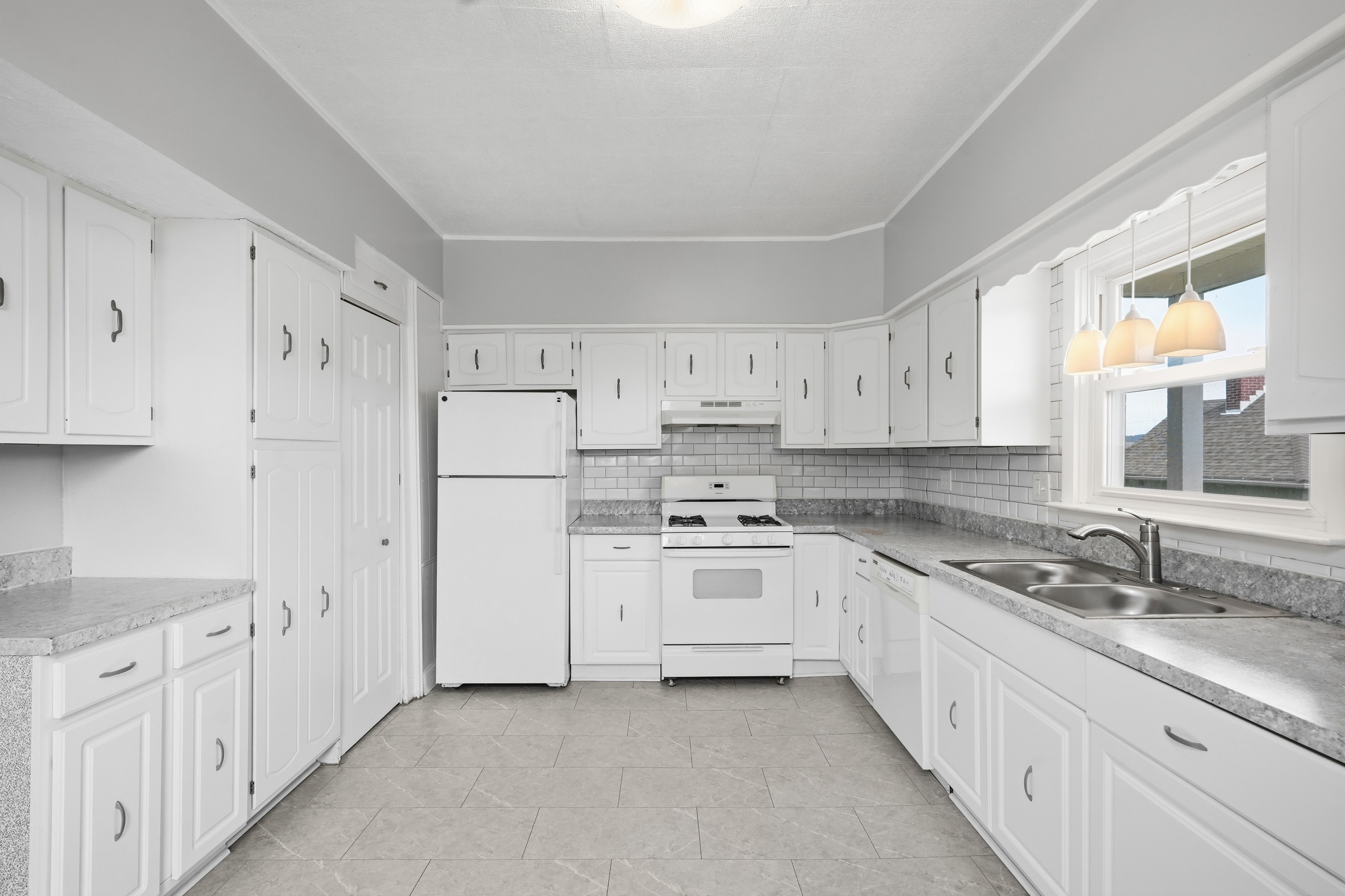  636 1/2 Fifth Avenue, Coraopolis, PA 15108 - 物件實景