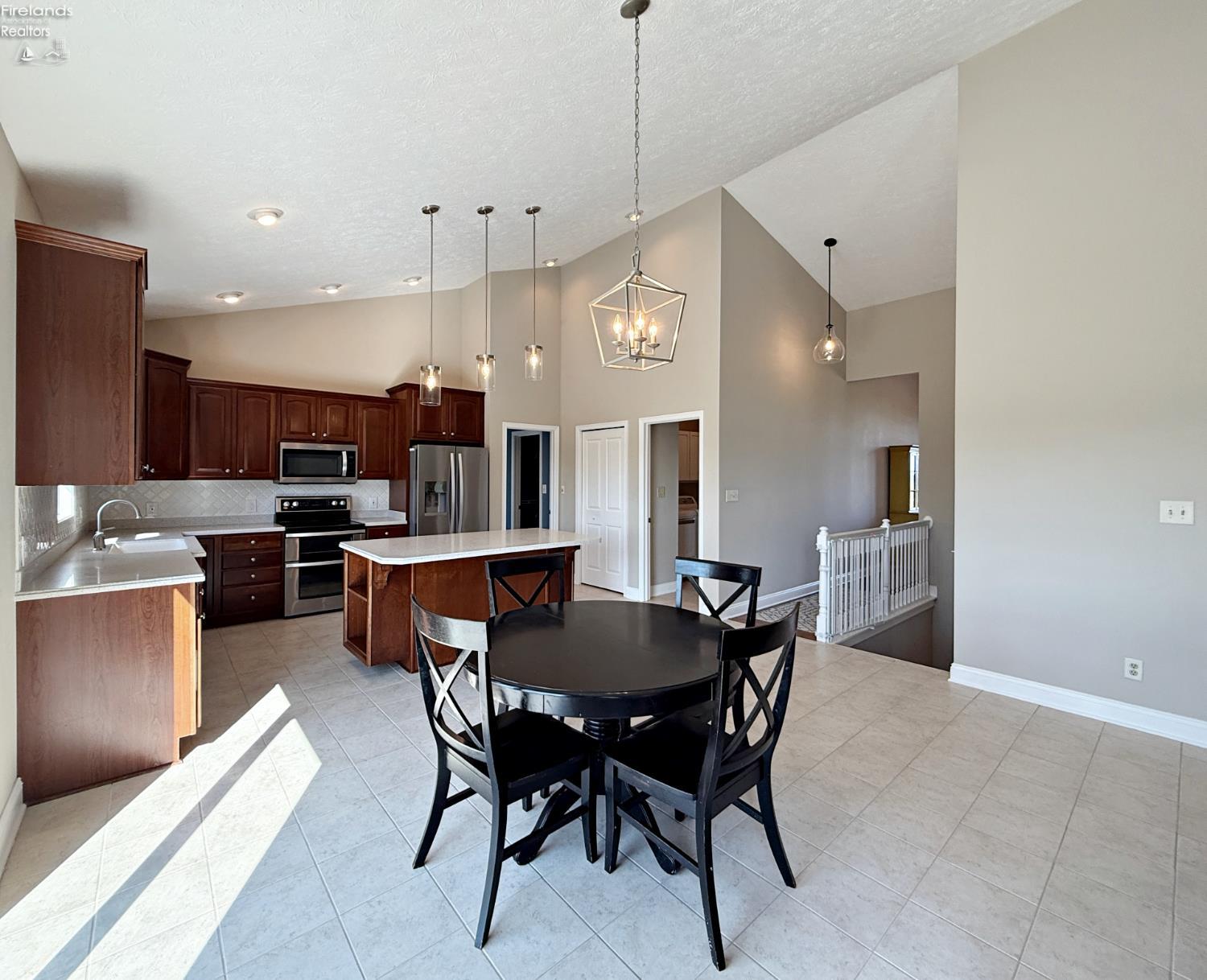 McComb, Ohio, 45858, United States, 4 Bedrooms Bedrooms, ,4 BathroomsBathrooms,Residential,For Sale,1978149