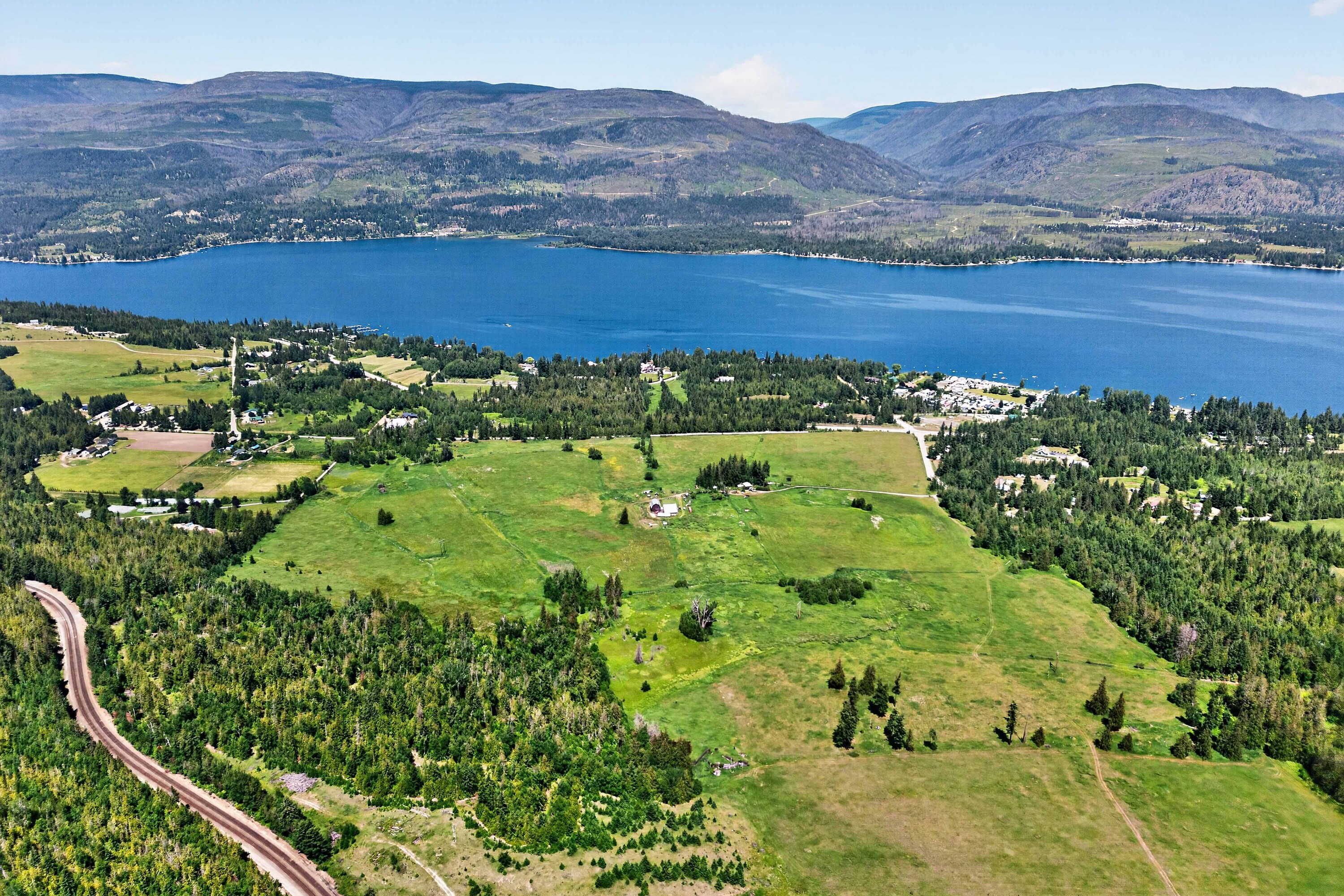  158 Acre Lakeview Homestead - 物件實景