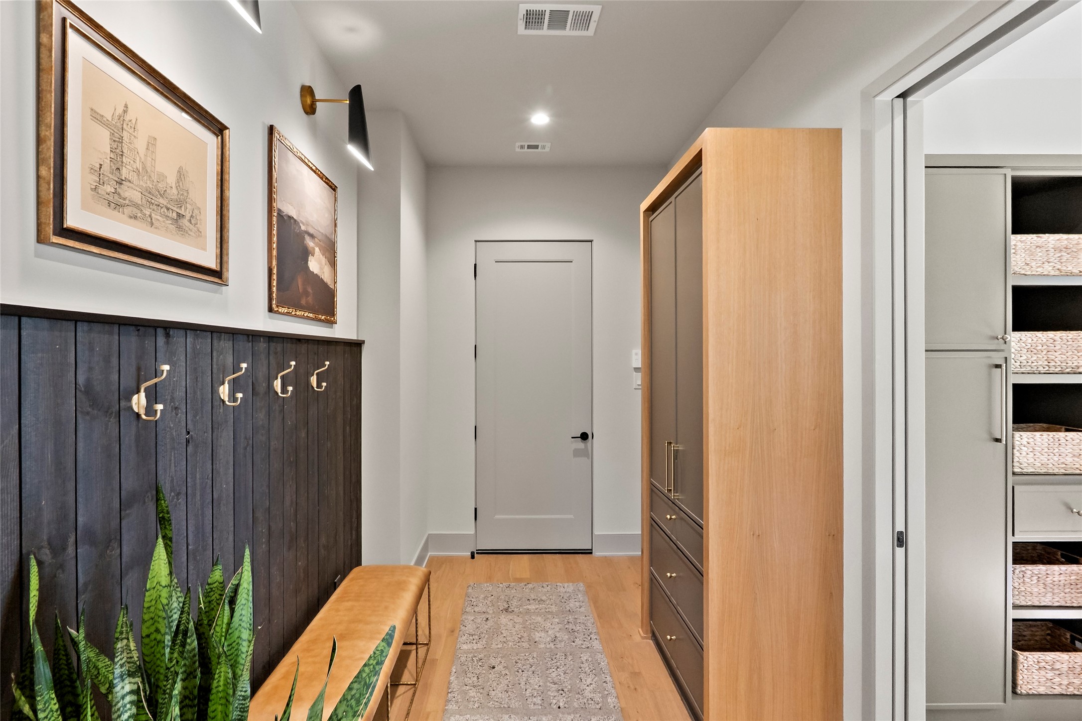 Bryan, Texas, 77807, United States, 3 Bedrooms Bedrooms, ,4 BathroomsBathrooms,Residential,For Sale,1986522