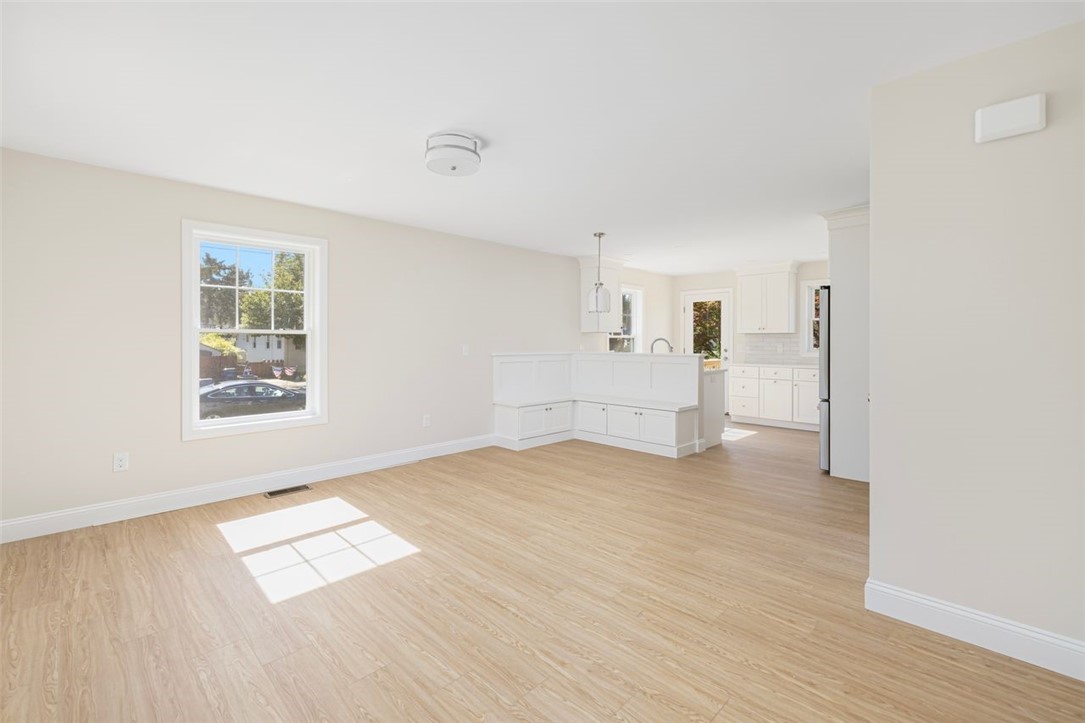 Warwick, Rhode Island, 02889, United States, 4 Bedrooms Bedrooms, ,4 BathroomsBathrooms,Residential,For Sale,2002981