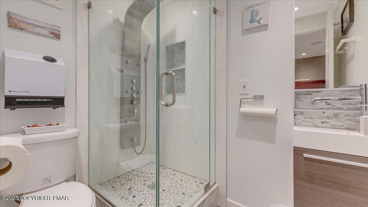 East Stroudsburg, Pennsylvania, 18302, United States, 5 Bedrooms Bedrooms, ,4 BathroomsBathrooms,Residential,For Sale,1980579