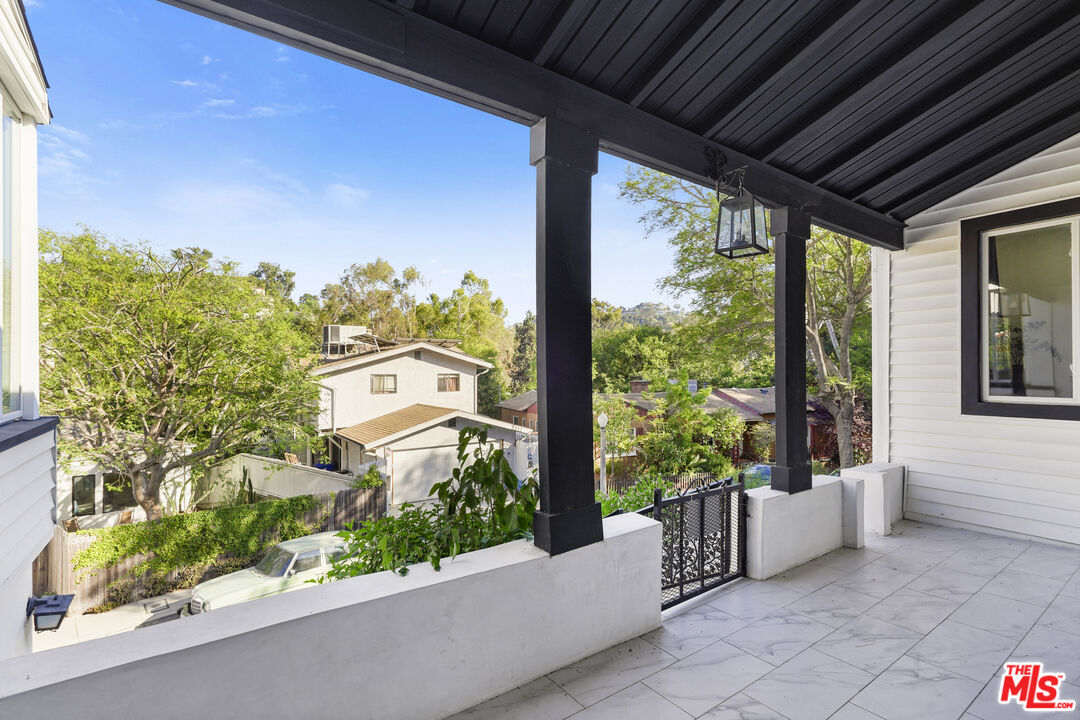 Los Angeles, California, 90068, United States, 5 Bedrooms Bedrooms, ,4 BathroomsBathrooms,Residential,For Sale,1892047