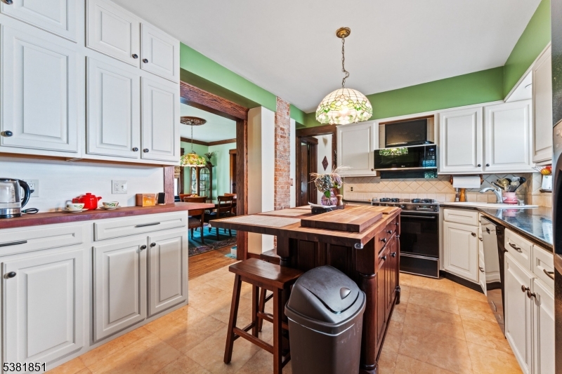 Bound Brook Boro, New Jersey, 08805, United States, 5 Bedrooms Bedrooms, ,3 BathroomsBathrooms,Residential,For Sale,1938545