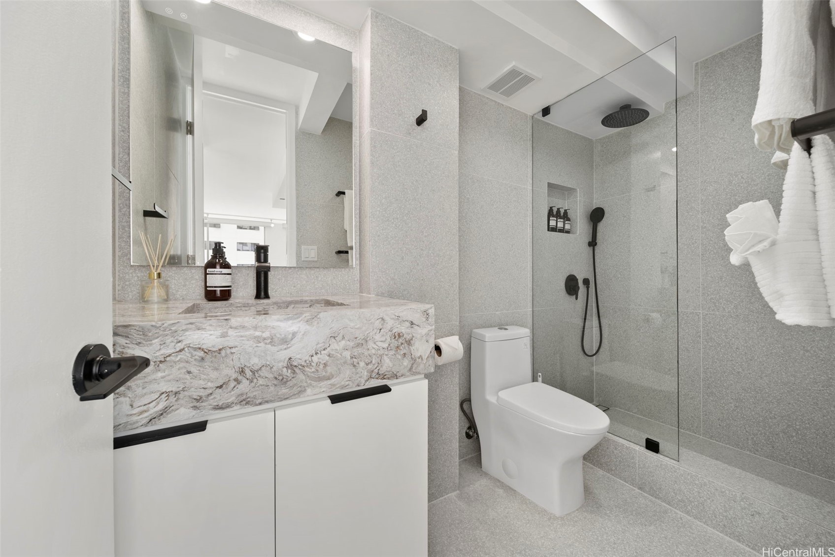 Honolulu, Hawaii, 96815, United States, 1 Bedroom Bedrooms, ,1 BathroomBathrooms,Residential,For Sale,1917865
