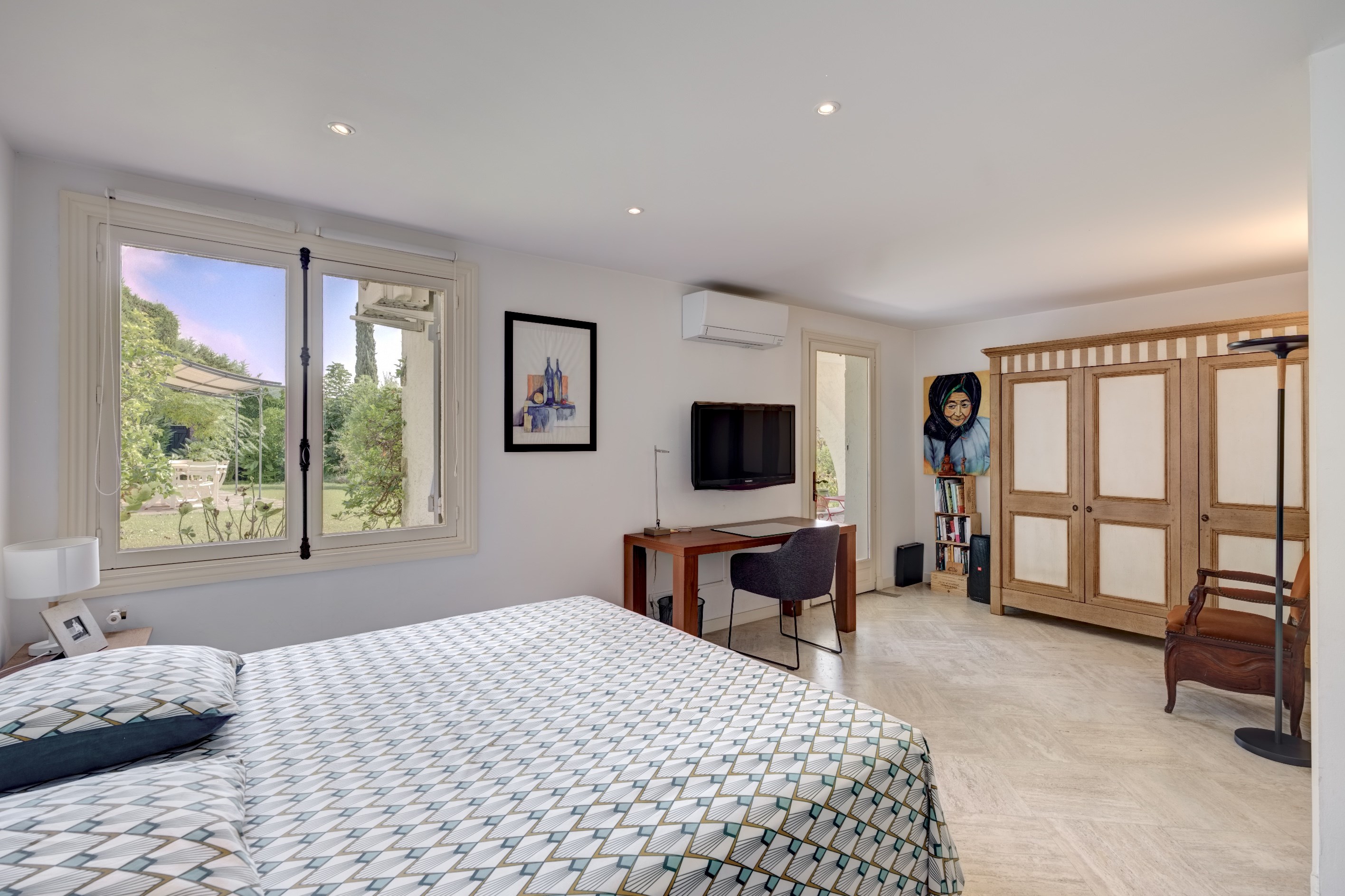  Golfe Juan, contemporary Provençal villa with pool and panoramic sea views - 物件實景