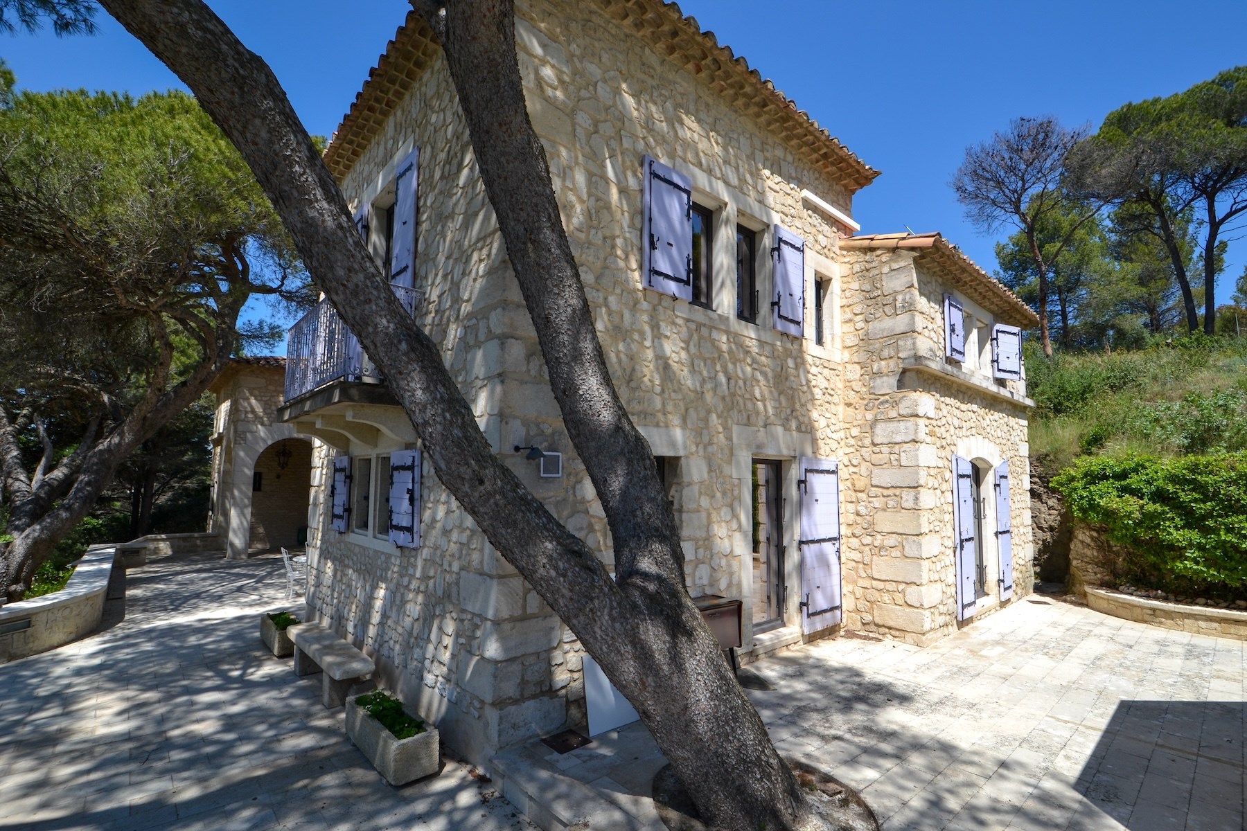  Large Property on 1.5 Hectares with Pool, Just Steps from the Town Center - 物件實景