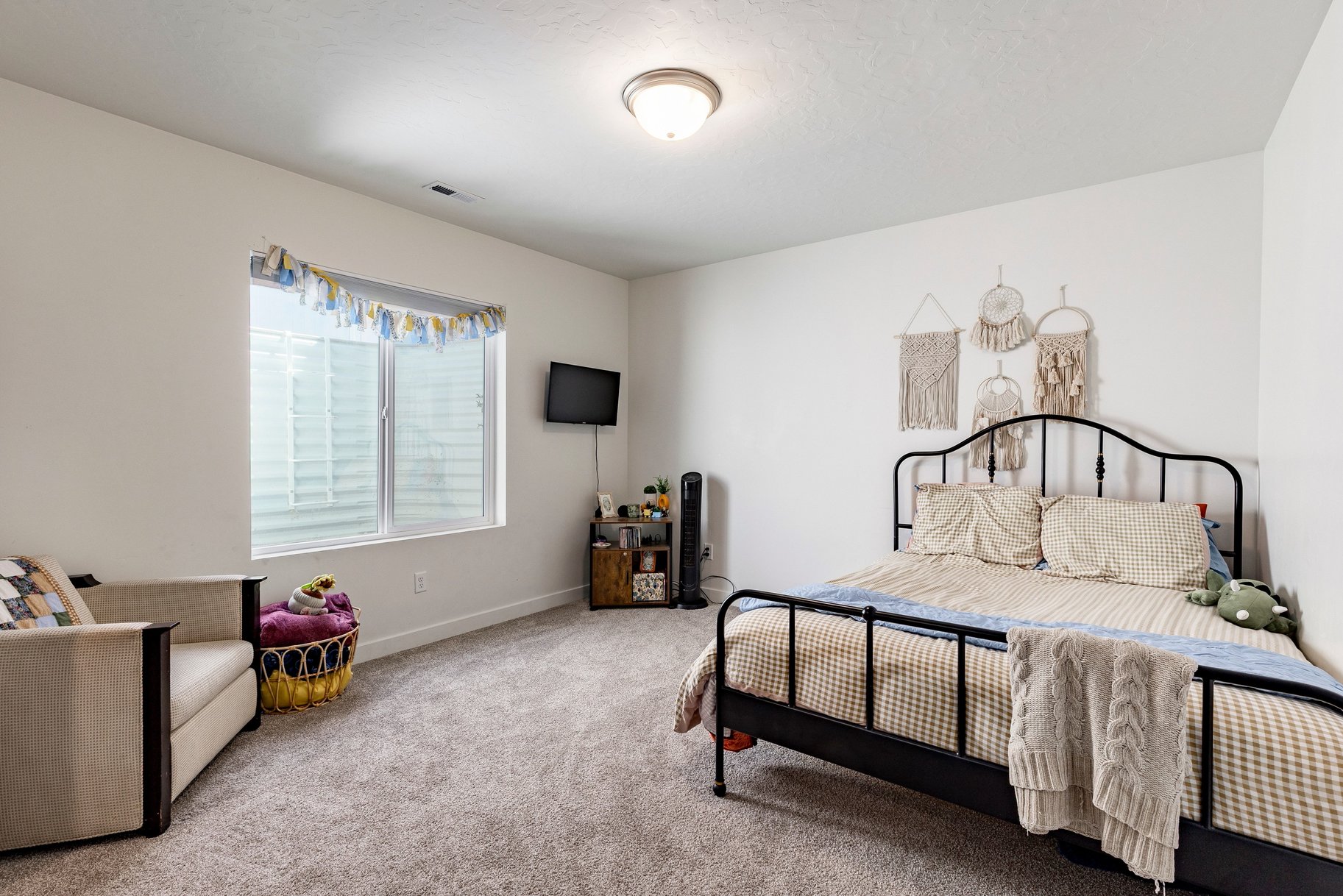  Spacious rambler with ADU. Open design and backyard made for living. - 物件實景