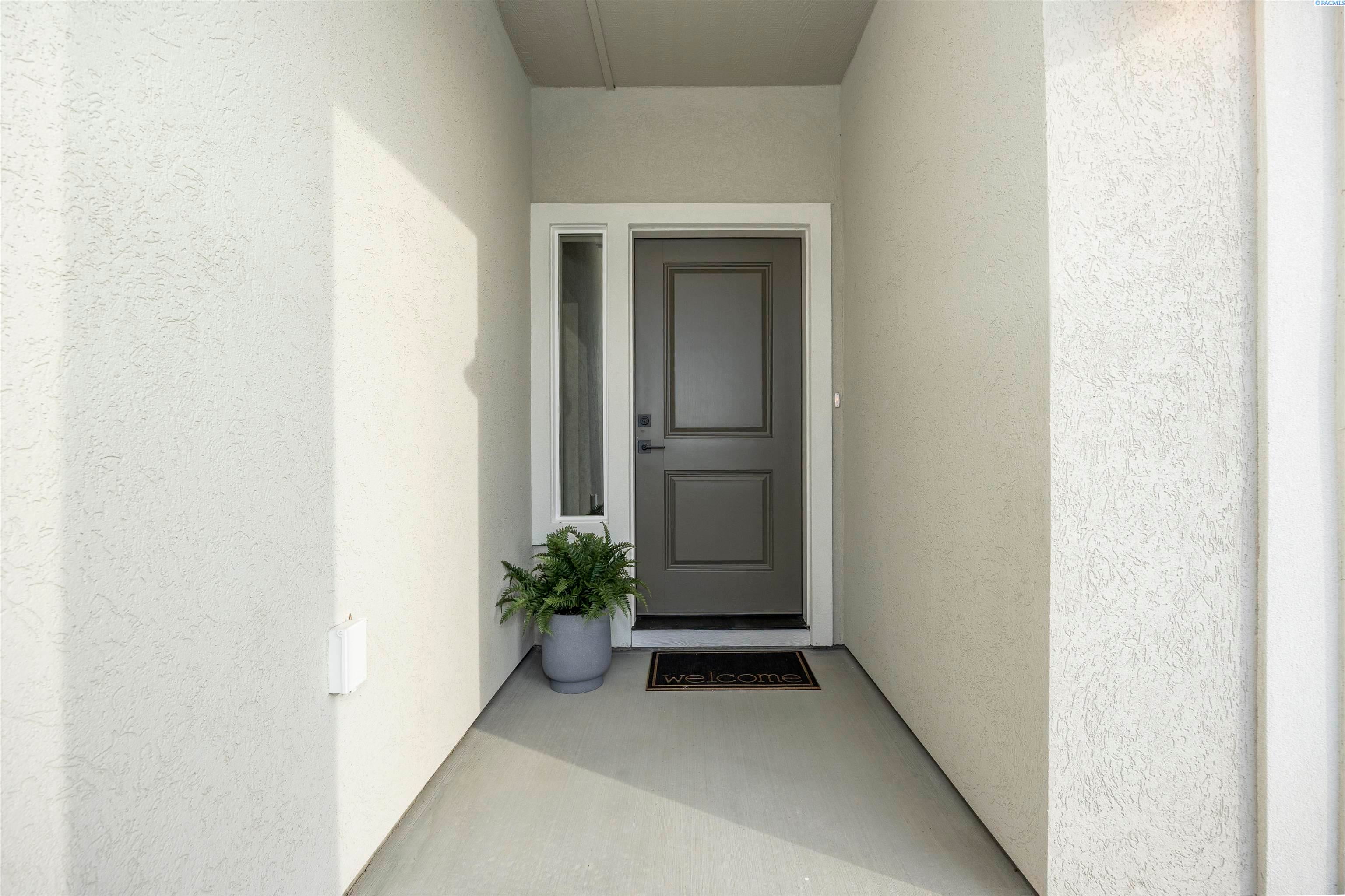 Richland, Washington, 99352, United States, 4 Bedrooms Bedrooms, ,3 BathroomsBathrooms,Residential,For Sale,1980389