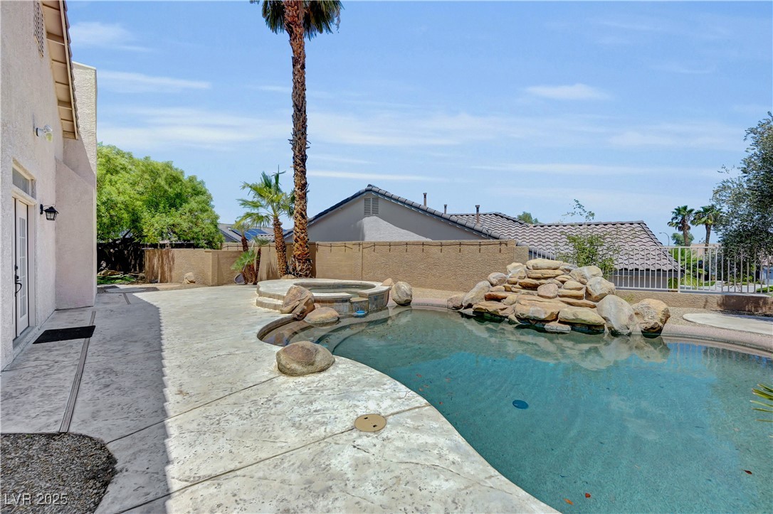Henderson, Nevada, 89052, United States, 5 Bedrooms Bedrooms, ,2 BathroomsBathrooms,Residential,For Sale,1897207