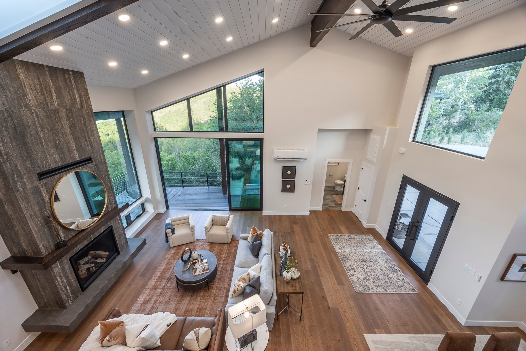  Full Scale Rebuild with Amazing Outdoor Spaces and Views - 物件實景