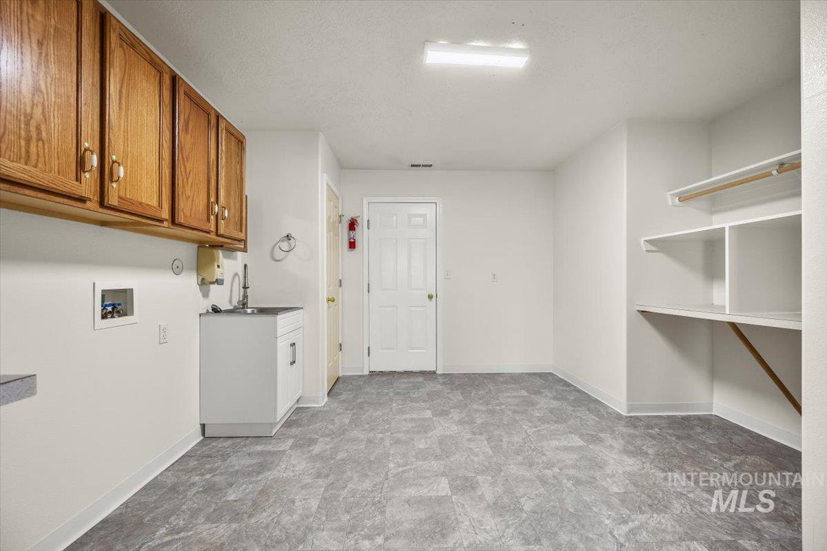 Caldwell, Idaho, 83605, United States, 4 Bedrooms Bedrooms, ,3 BathroomsBathrooms,Residential,For Sale,1938152