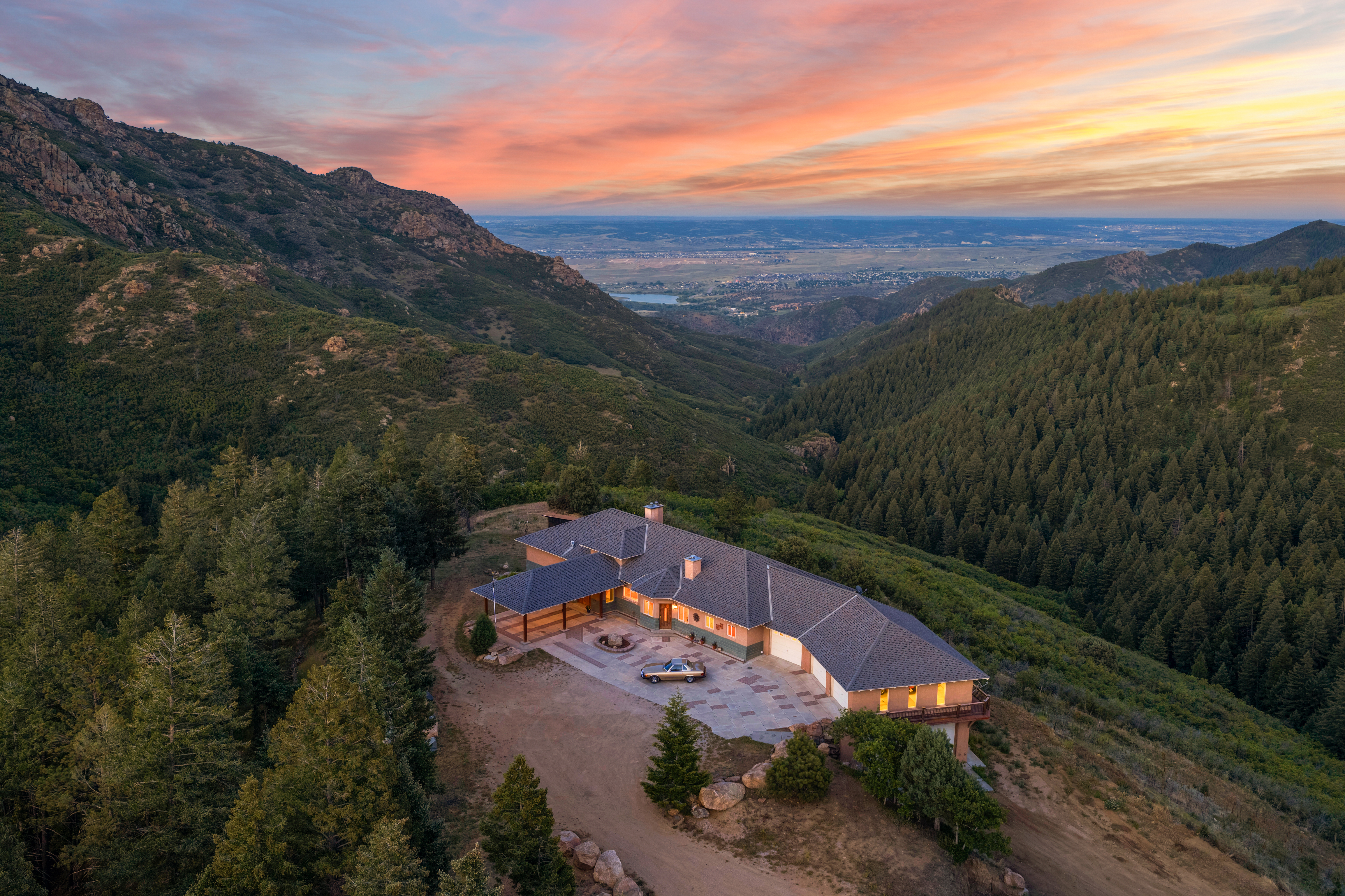  Rare 40-Acre Mountain Retreat with Panoramic Views & 11 Garages - 物件實景