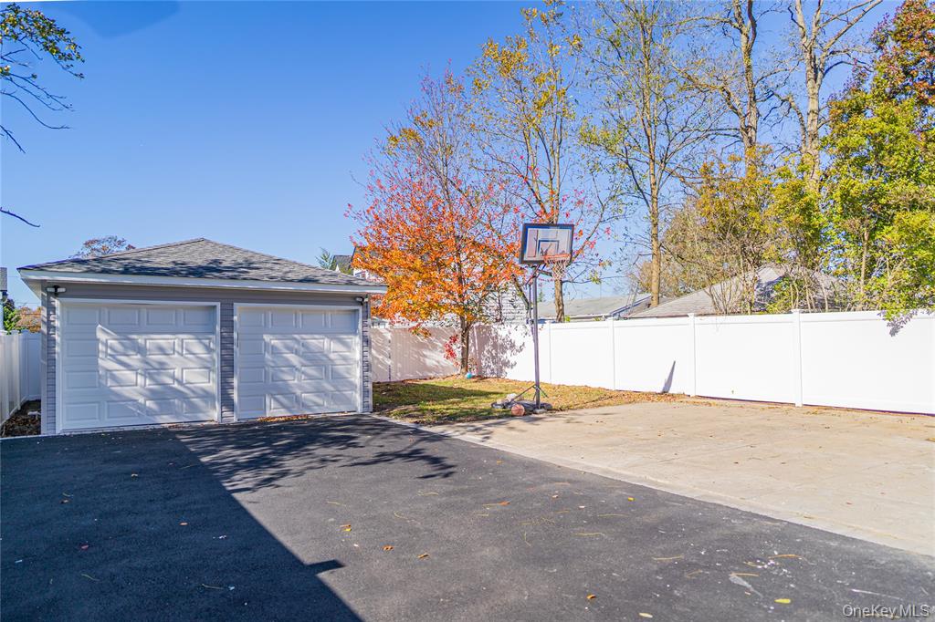 Amityville, New York, 11701, United States, 6 Bedrooms Bedrooms, ,3 BathroomsBathrooms,Residential,For Sale,1989653