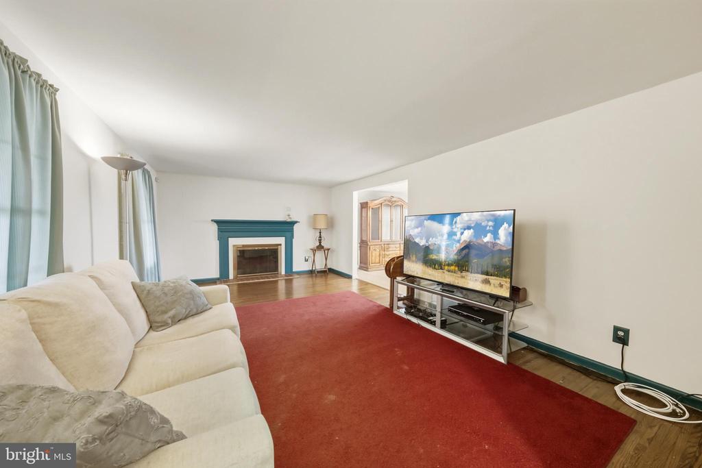 Cherry Hill, New Jersey, 08034, United States, 4 Bedrooms Bedrooms, ,4 BathroomsBathrooms,Residential,For Sale,1990479