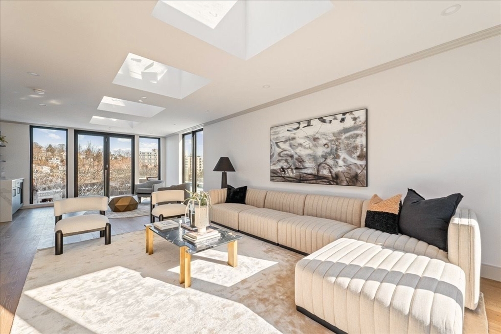 Brookline, Massachusetts, 02445, United States, 4 Bedrooms Bedrooms, ,4 BathroomsBathrooms,Residential,For Sale,1934696