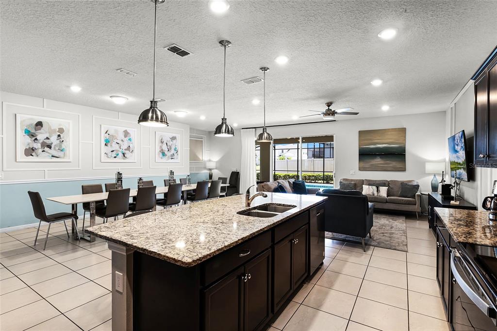 Davenport, Florida, 33897, United States, 10 Bedrooms Bedrooms, ,8 BathroomsBathrooms,Residential,For Sale,1897679