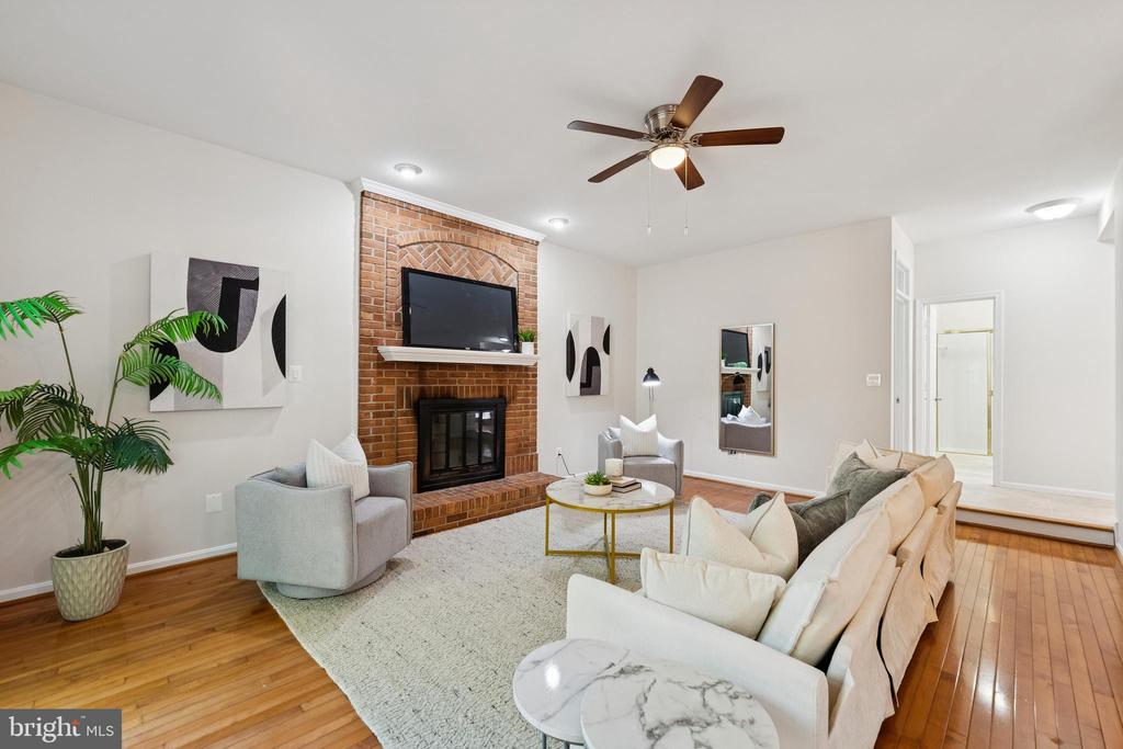 Fairfax Station, Virginia, 22039, United States, 5 Bedrooms Bedrooms, ,4 BathroomsBathrooms,Residential,For Sale,1887245