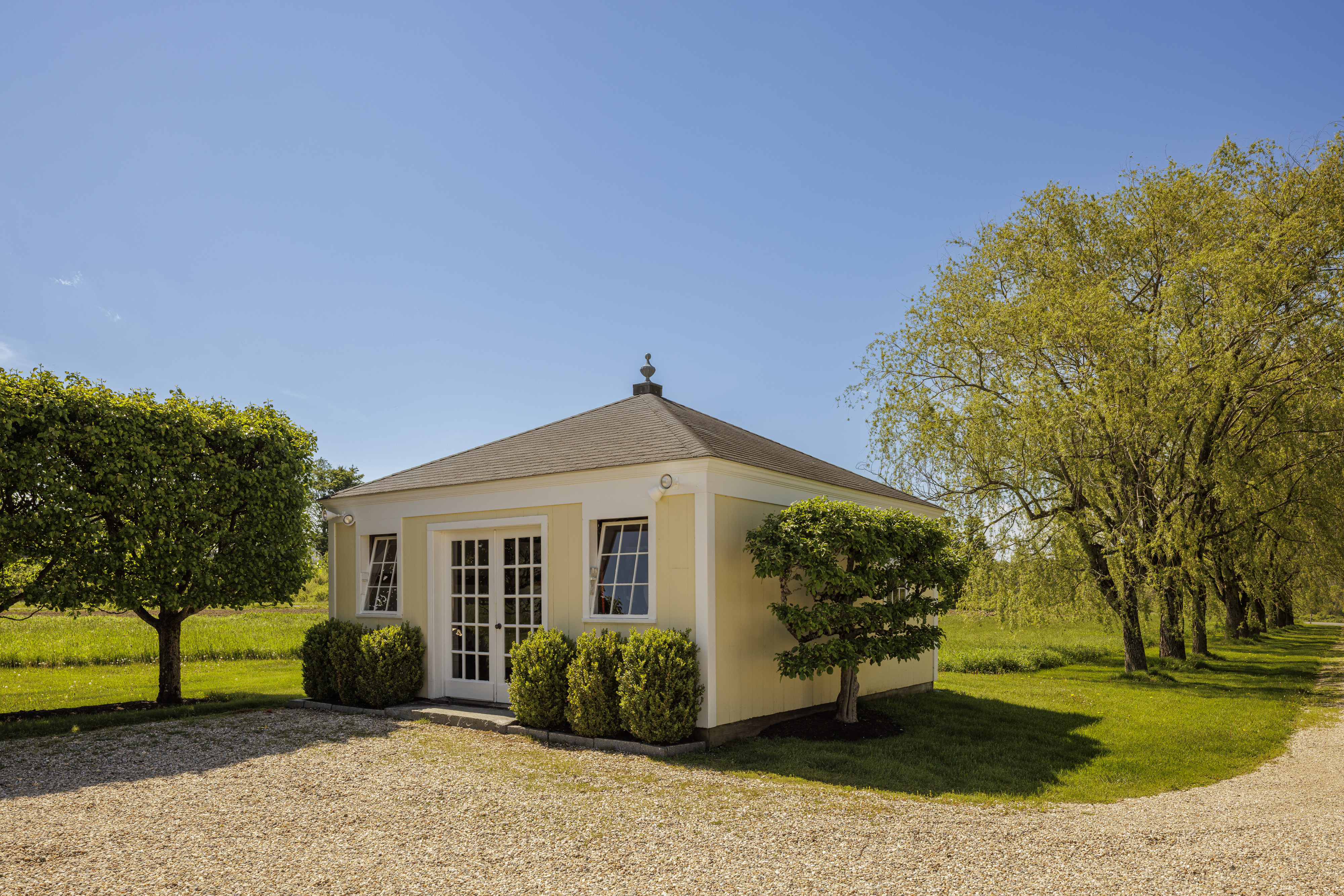  Exquisite Contemporary Neoclassical Villa on Seven Acres with Sweeping Rural Vie - 物件實景