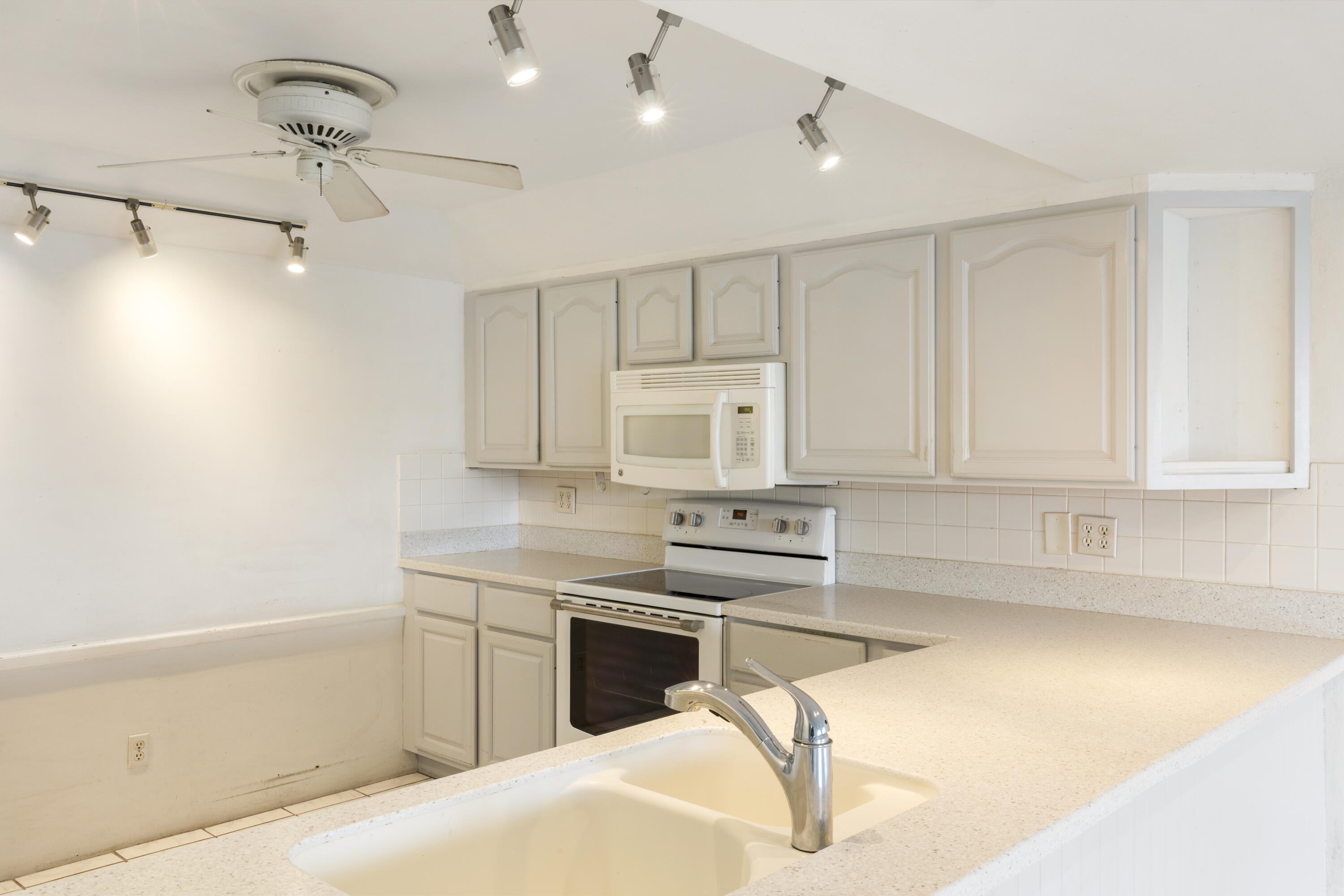 KEY WEST, Florida, 33040, United States, 2 Bedrooms Bedrooms, ,2 BathroomsBathrooms,Residential,For Sale,1821203