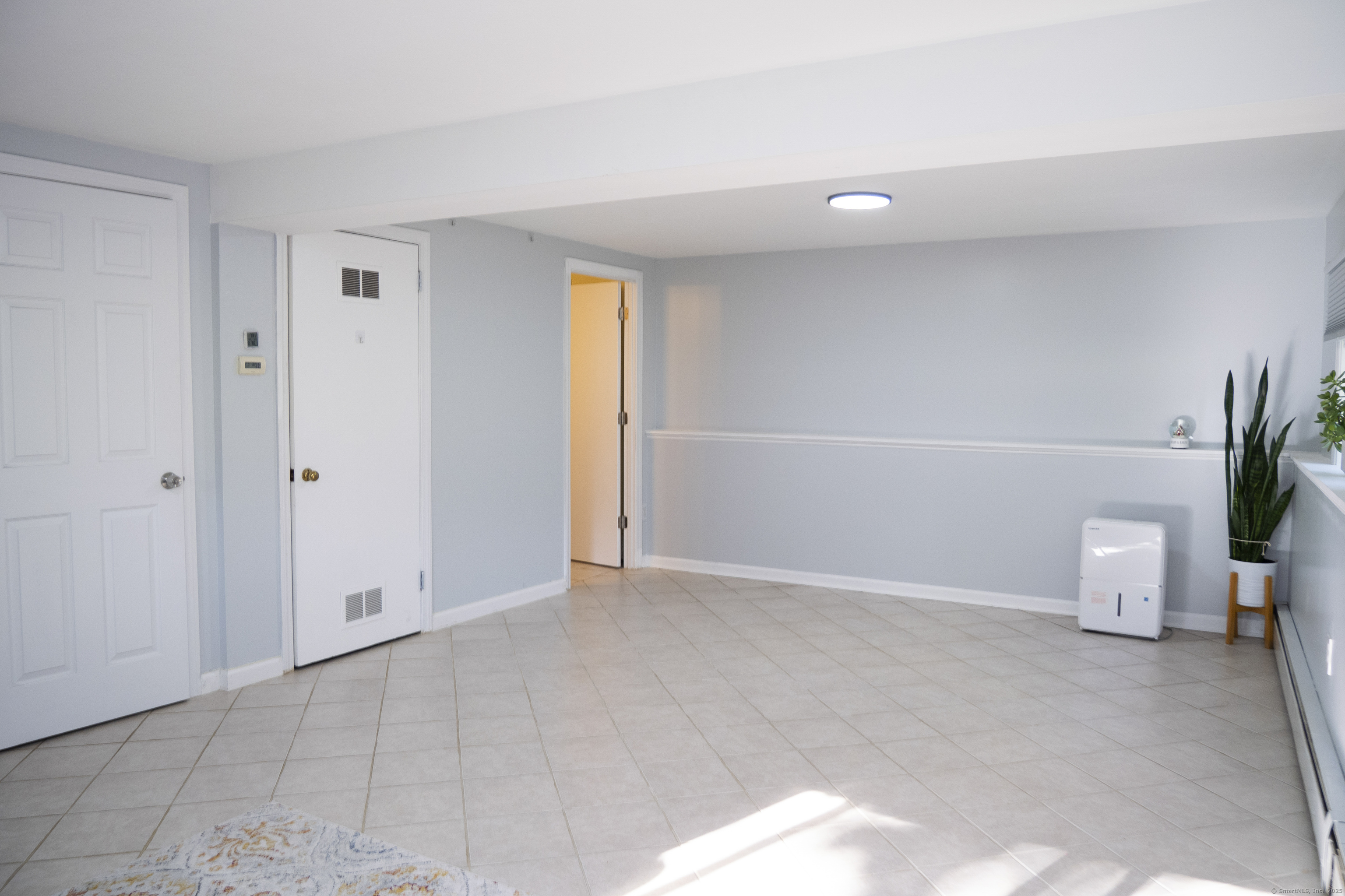 Trumbull, Connecticut, 06611, United States, 3 Bedrooms Bedrooms, ,3 BathroomsBathrooms,Residential,For Sale,1937031