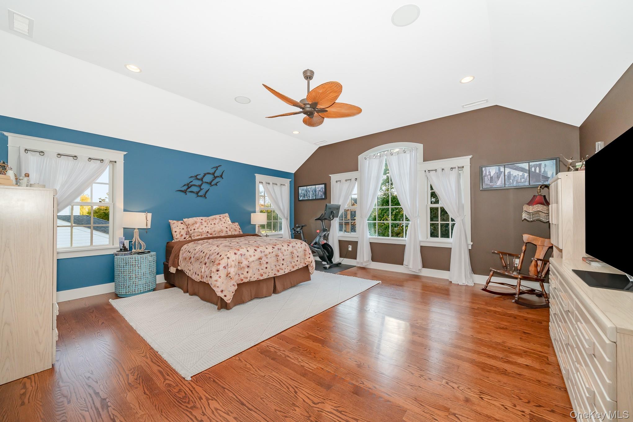 New Hyde Park, New York, 11040, United States, 4 Bedrooms Bedrooms, ,4 BathroomsBathrooms,Residential,For Sale,1976805