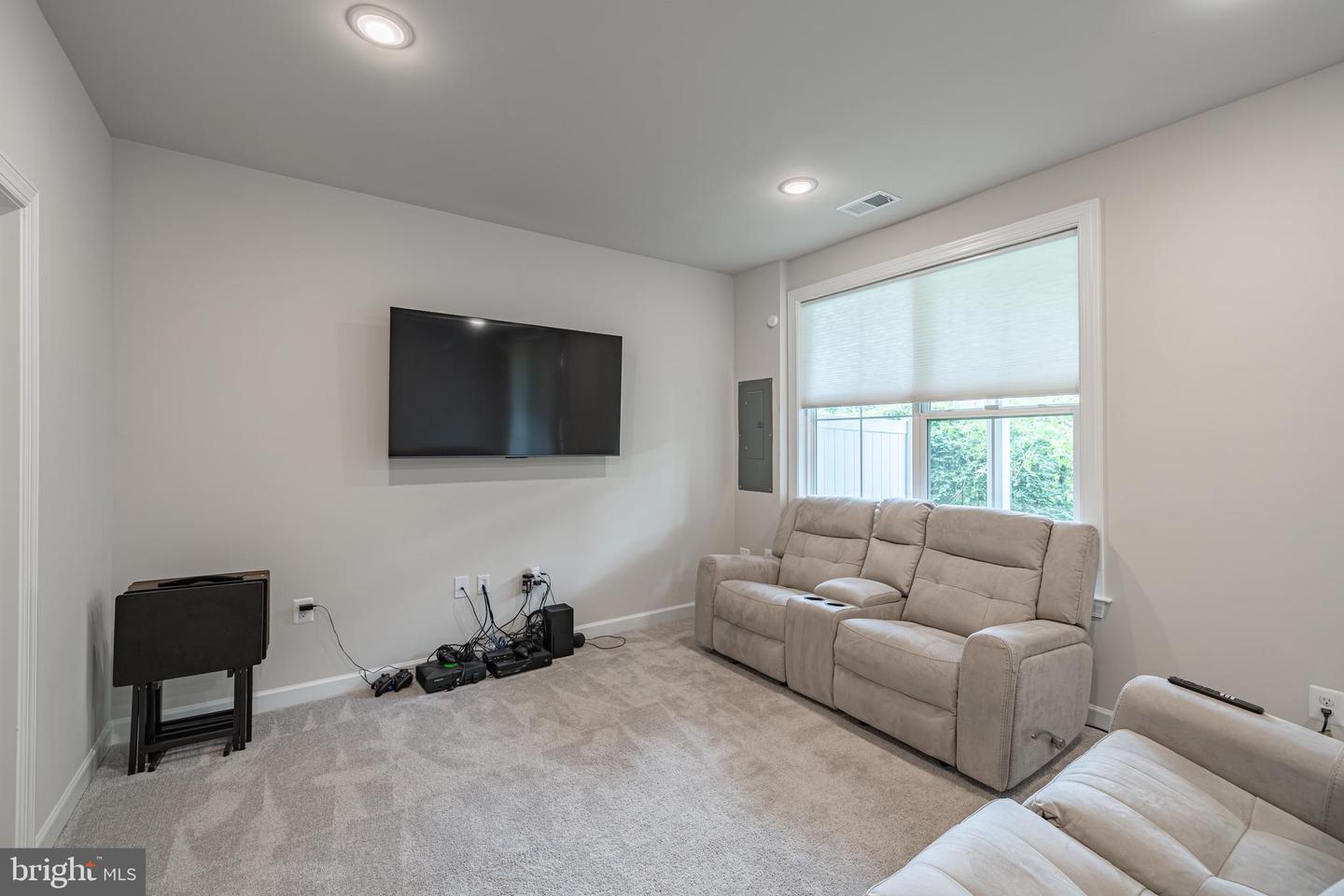 Alexandria, Virginia, 22306, United States, 3 Bedrooms Bedrooms, ,5 BathroomsBathrooms,Residential,For Sale,1913376