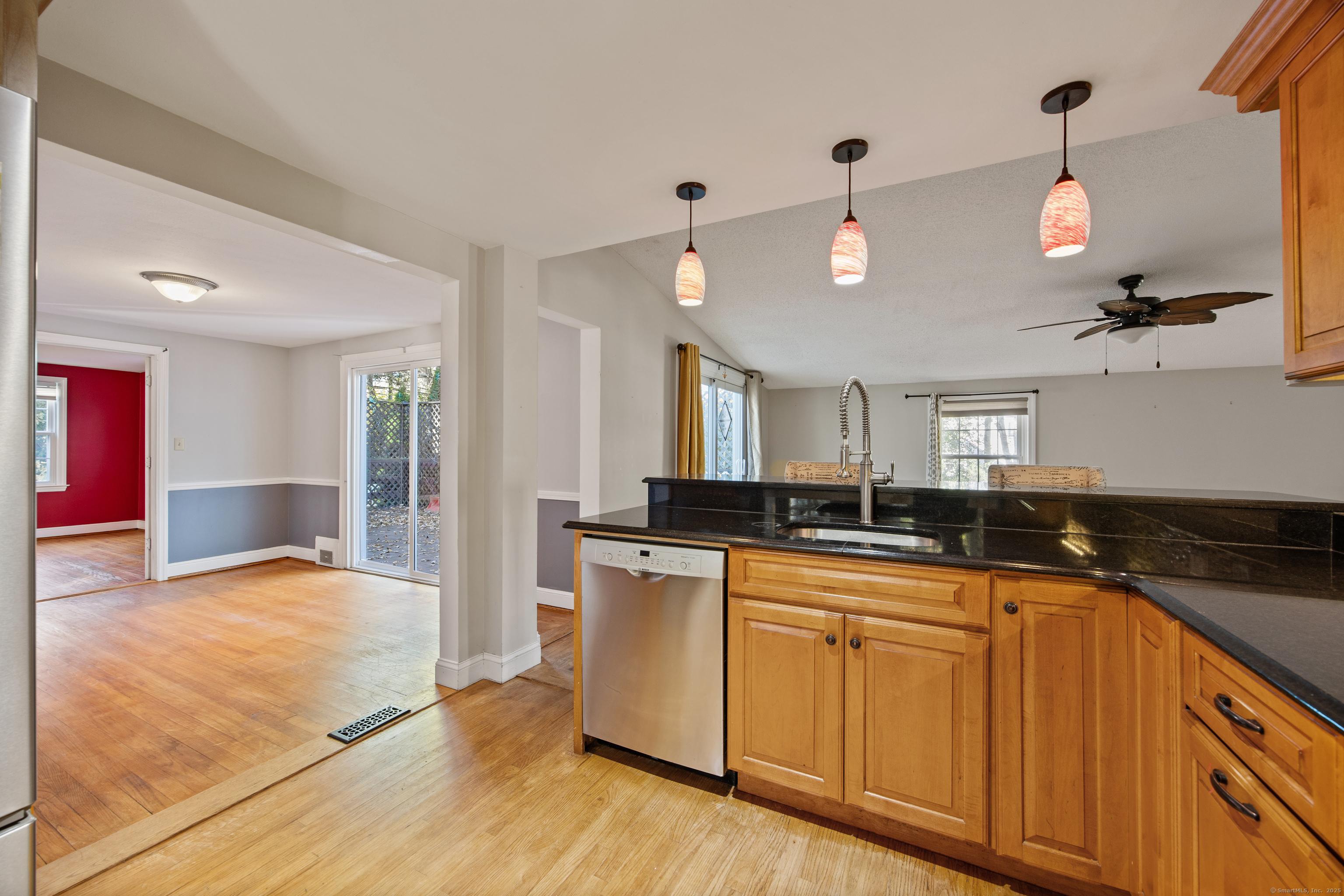 West Hartford, Connecticut, 06117, United States, 3 Bedrooms Bedrooms, ,3 BathroomsBathrooms,Residential,For Sale,1980487