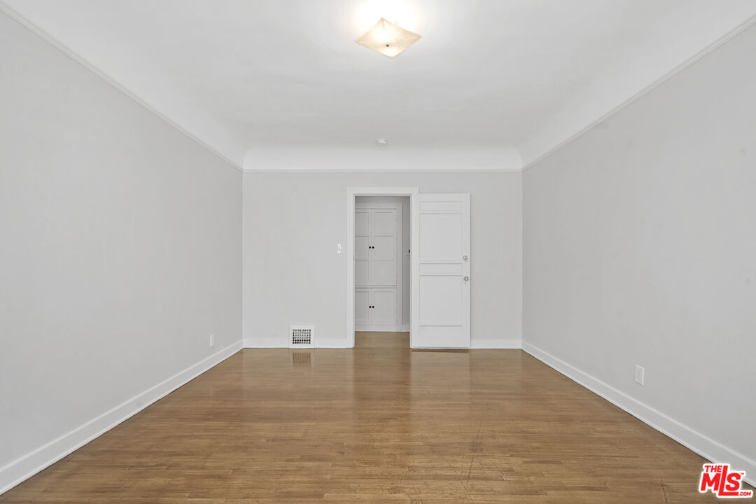 Los Angeles, California, 90036, United States, 3 Bedrooms Bedrooms, ,3 BathroomsBathrooms,Residential,For Sale,1896825