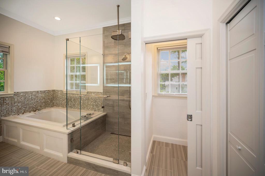 Fredericksburg, Virginia, 22405, United States, 5 Bedrooms Bedrooms, ,5 BathroomsBathrooms,Residential,For Sale,1825163