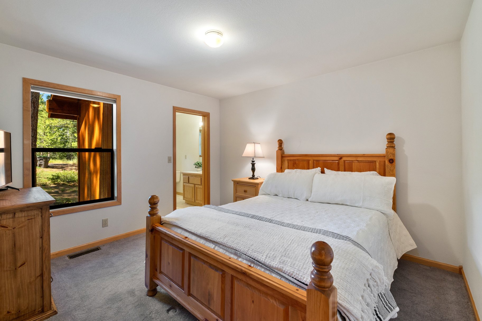  Sunlit Tahoe Donner Home with Spacious Rooms - 物件實景